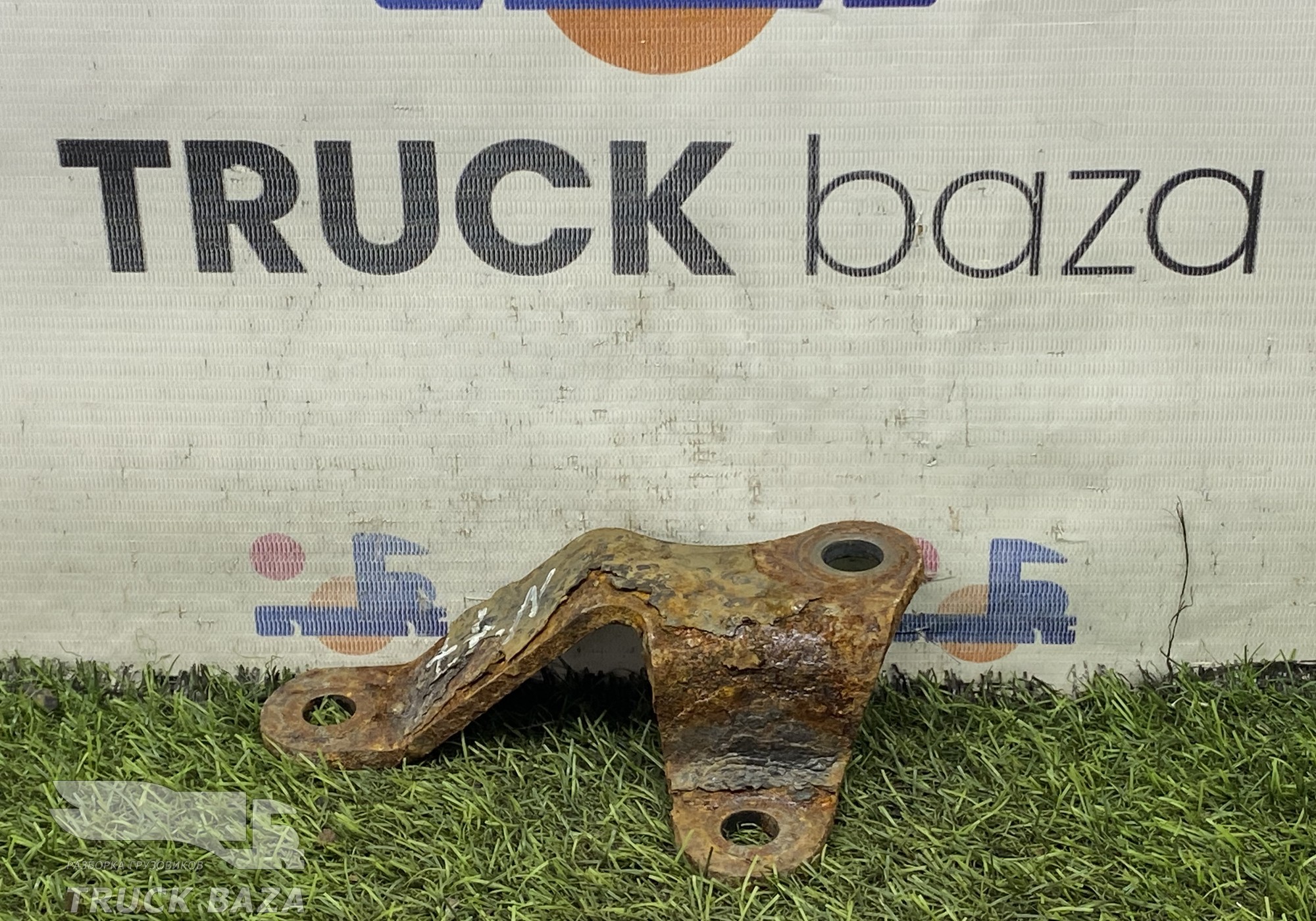 81437400211 Кронштейн стойки стабилизатора левый