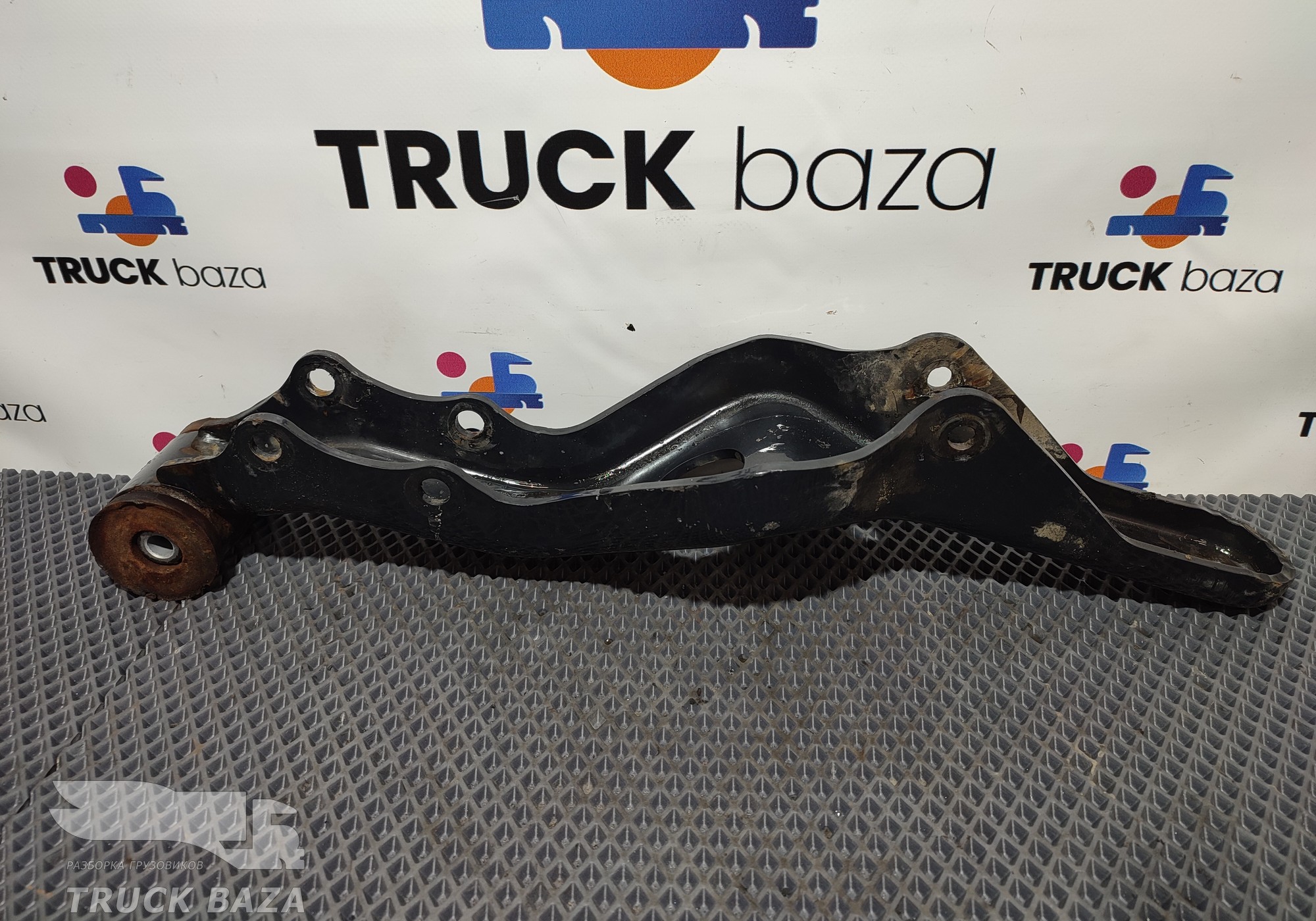 85417016001 Кронштейн замка кабины