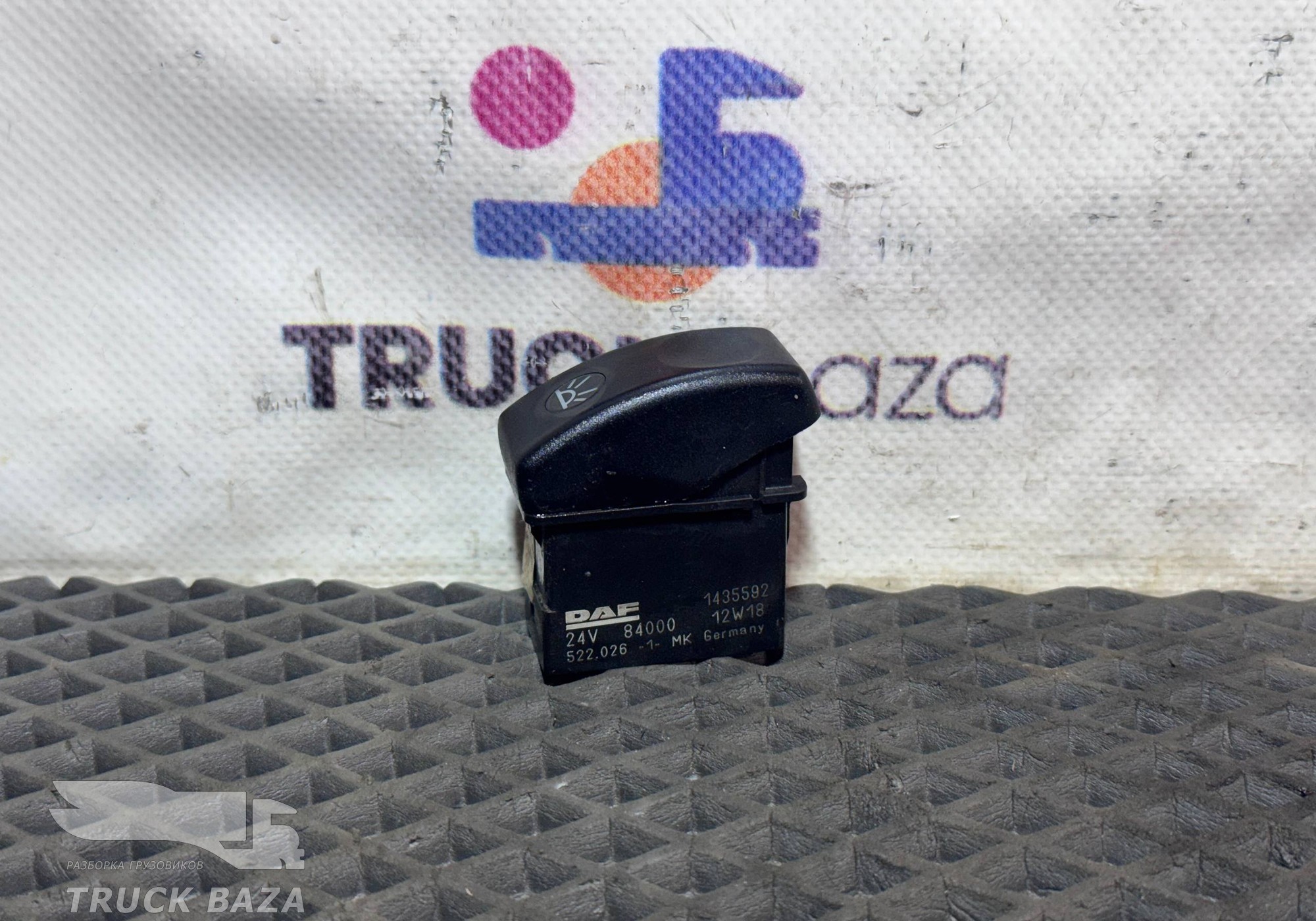 1435592 Кнопка света фар за кабину