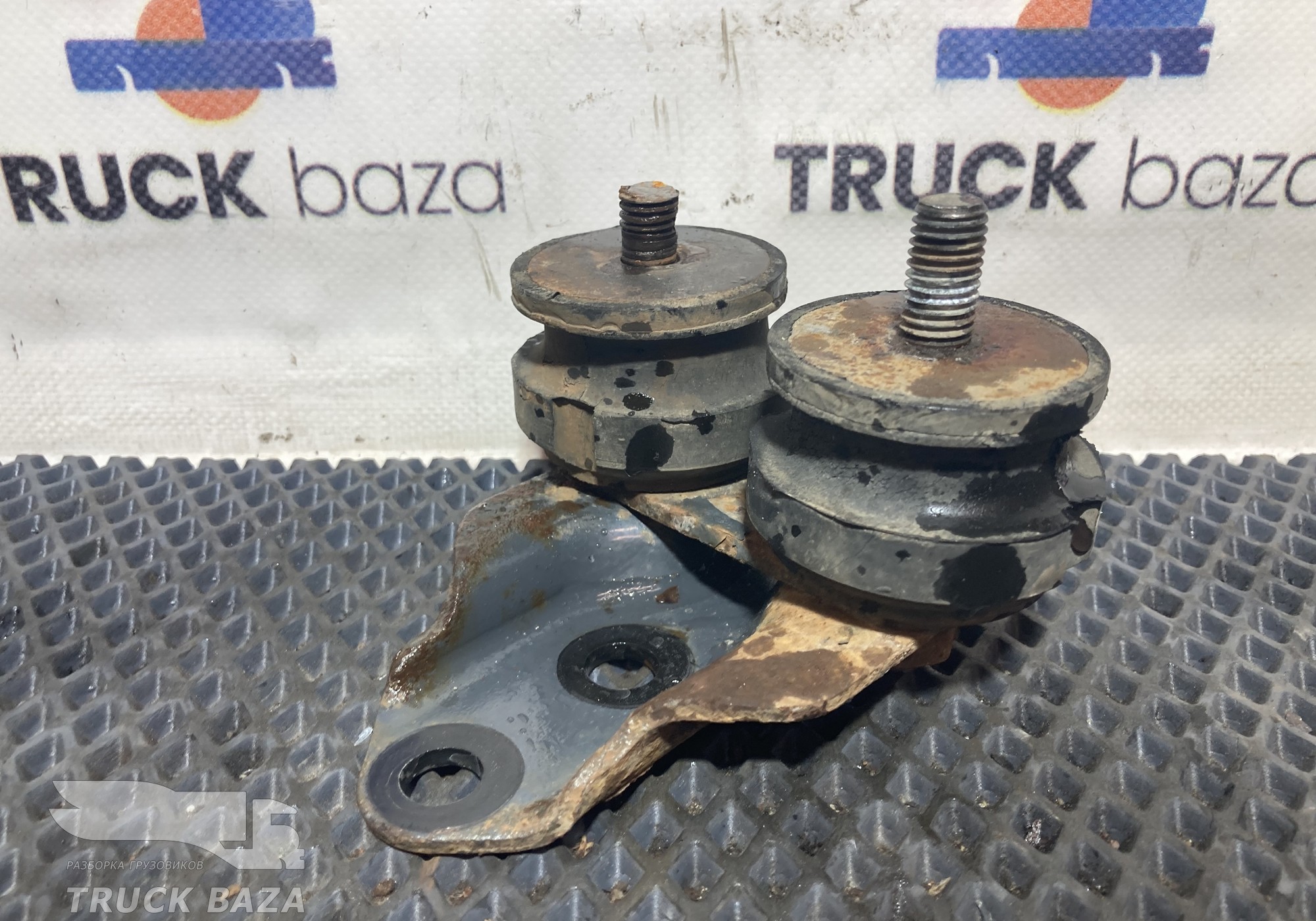 0385785 Кронштейн радиатора охлаждения