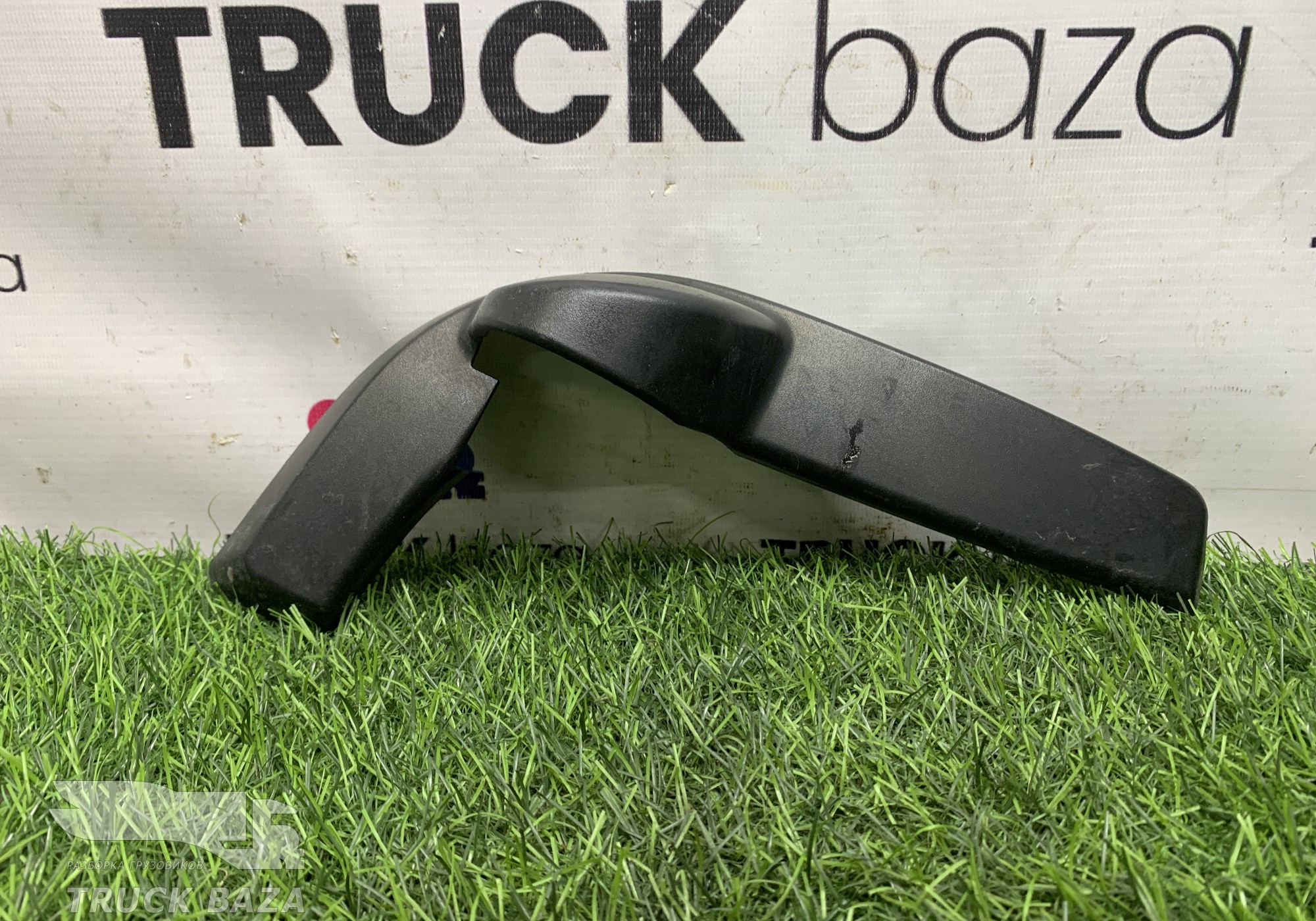 81637320073 Крышка кронштейна зеркала левая для Man TGX II (с 2012)