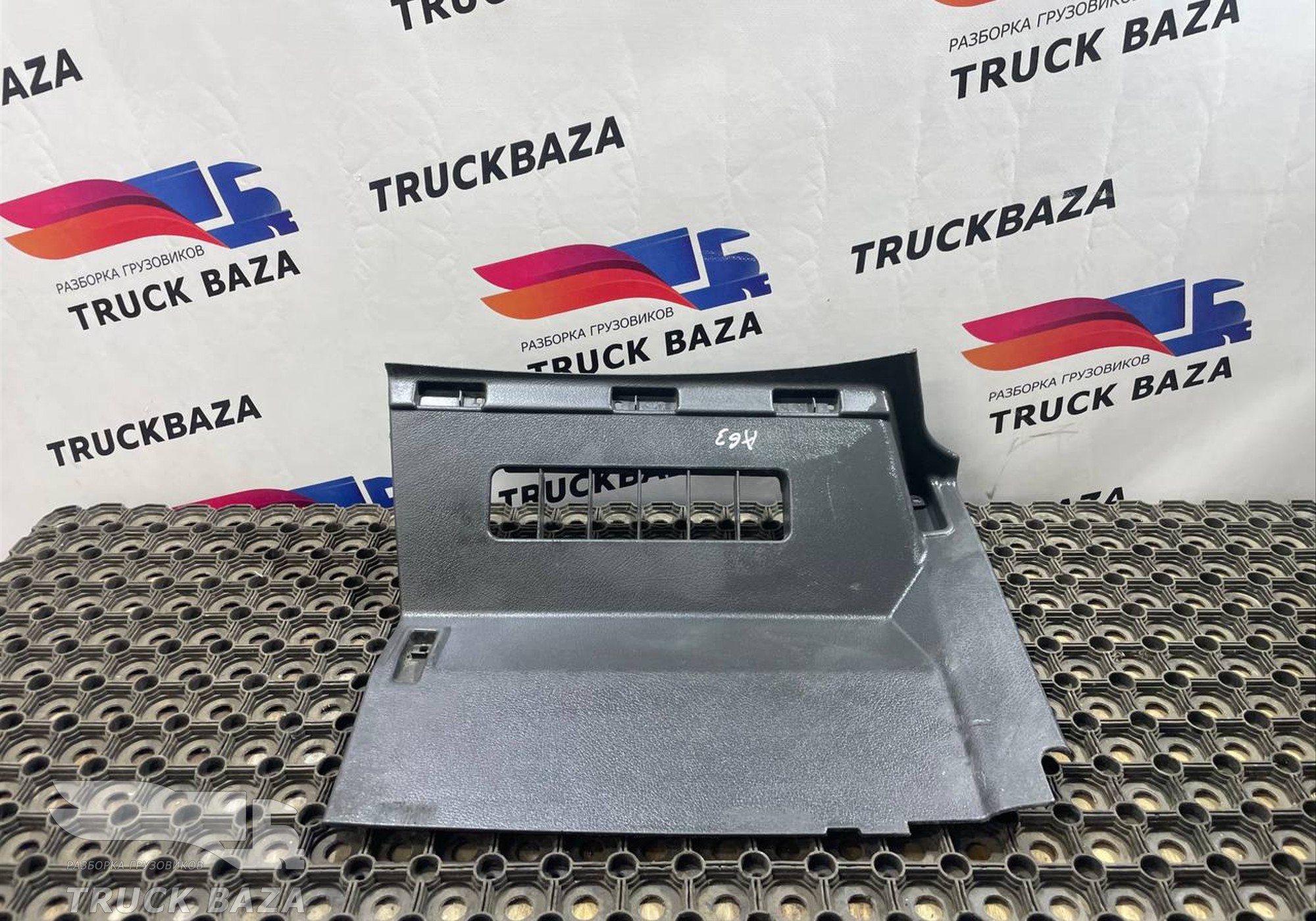 9436800706 Накладка на торпедо справа нижняя для Mercedes-Benz Actros MP3 (с 2008)