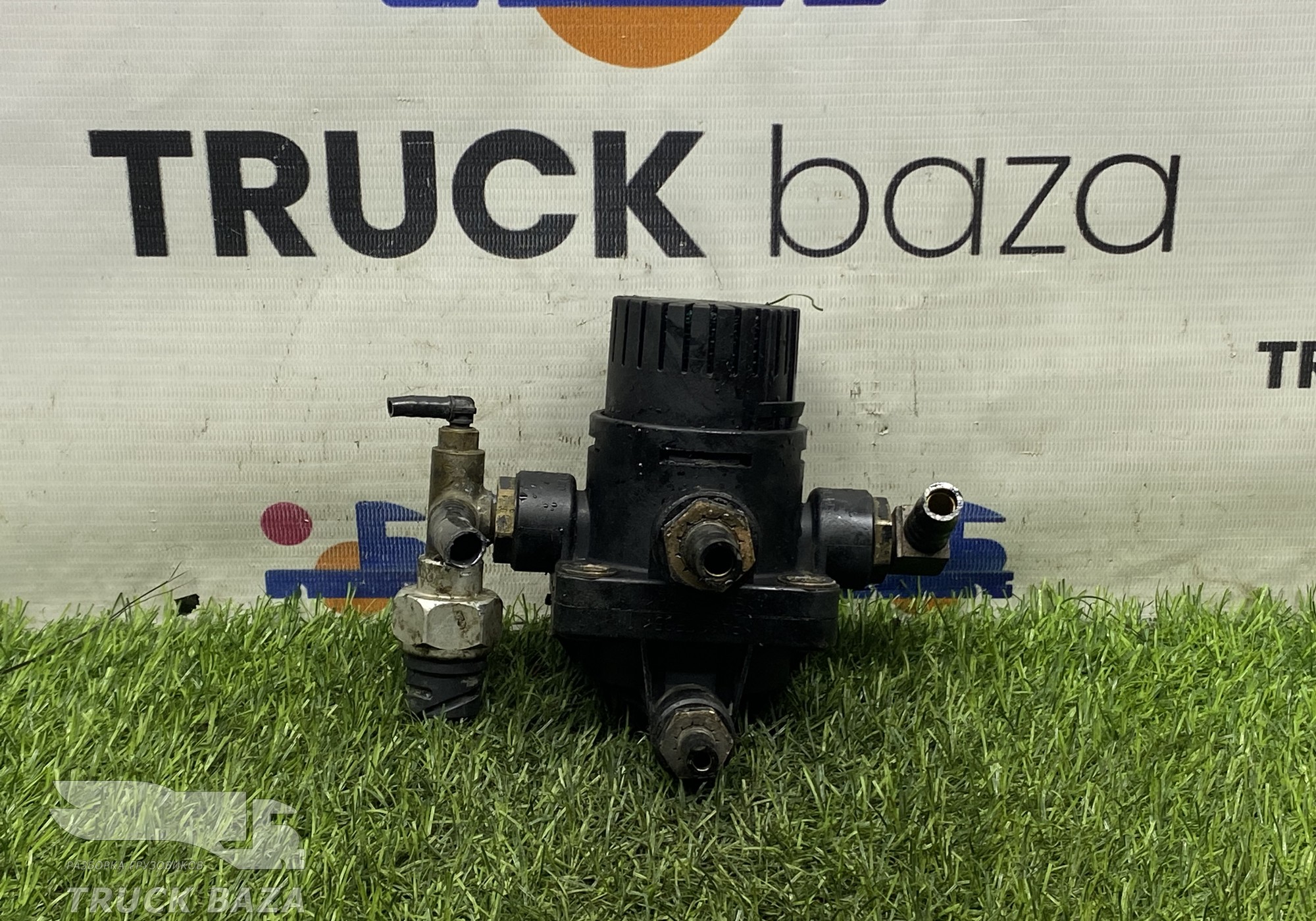 81521166074 Клапан ускорительный