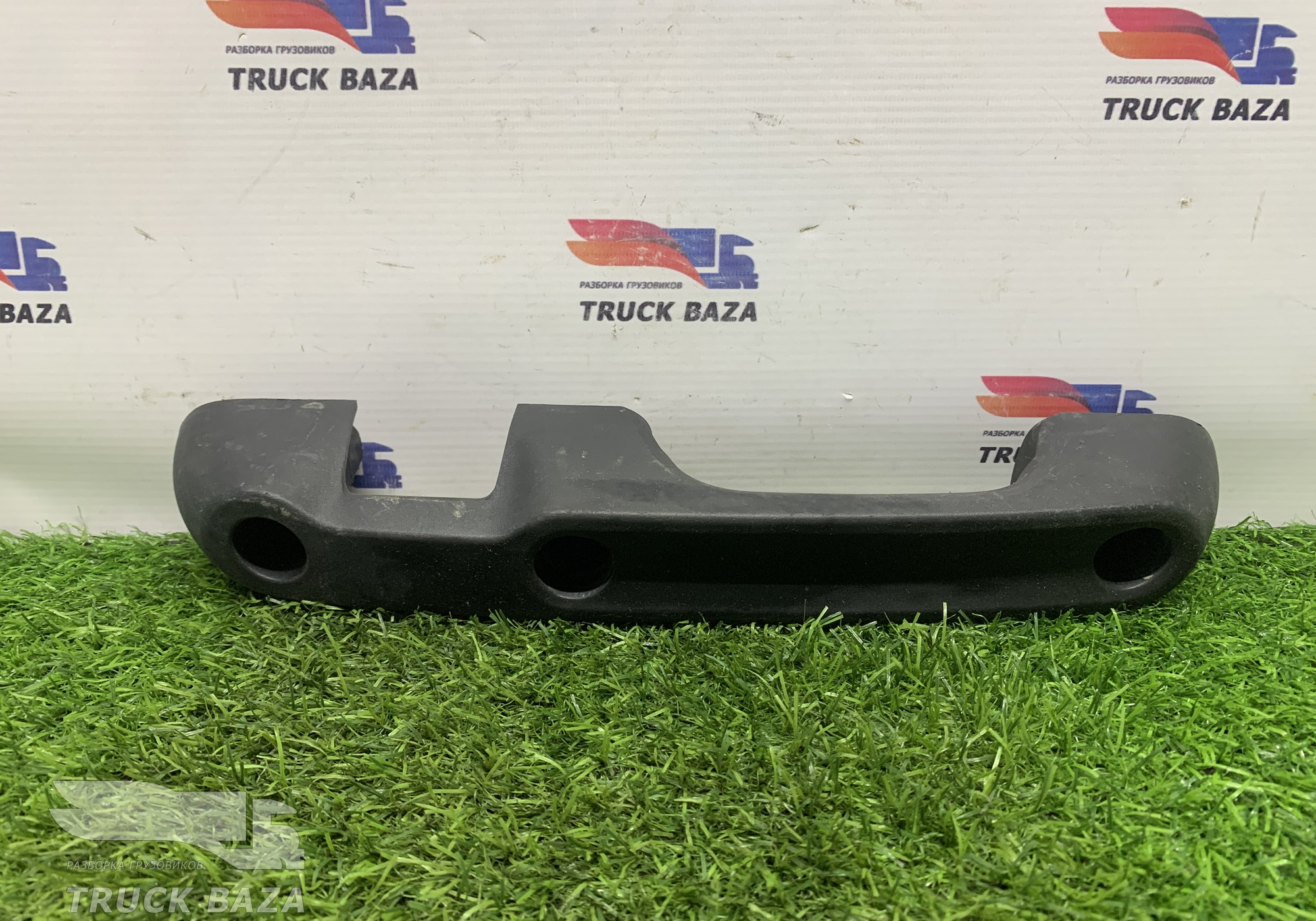 1643367 Ручка решетки радиатора правая