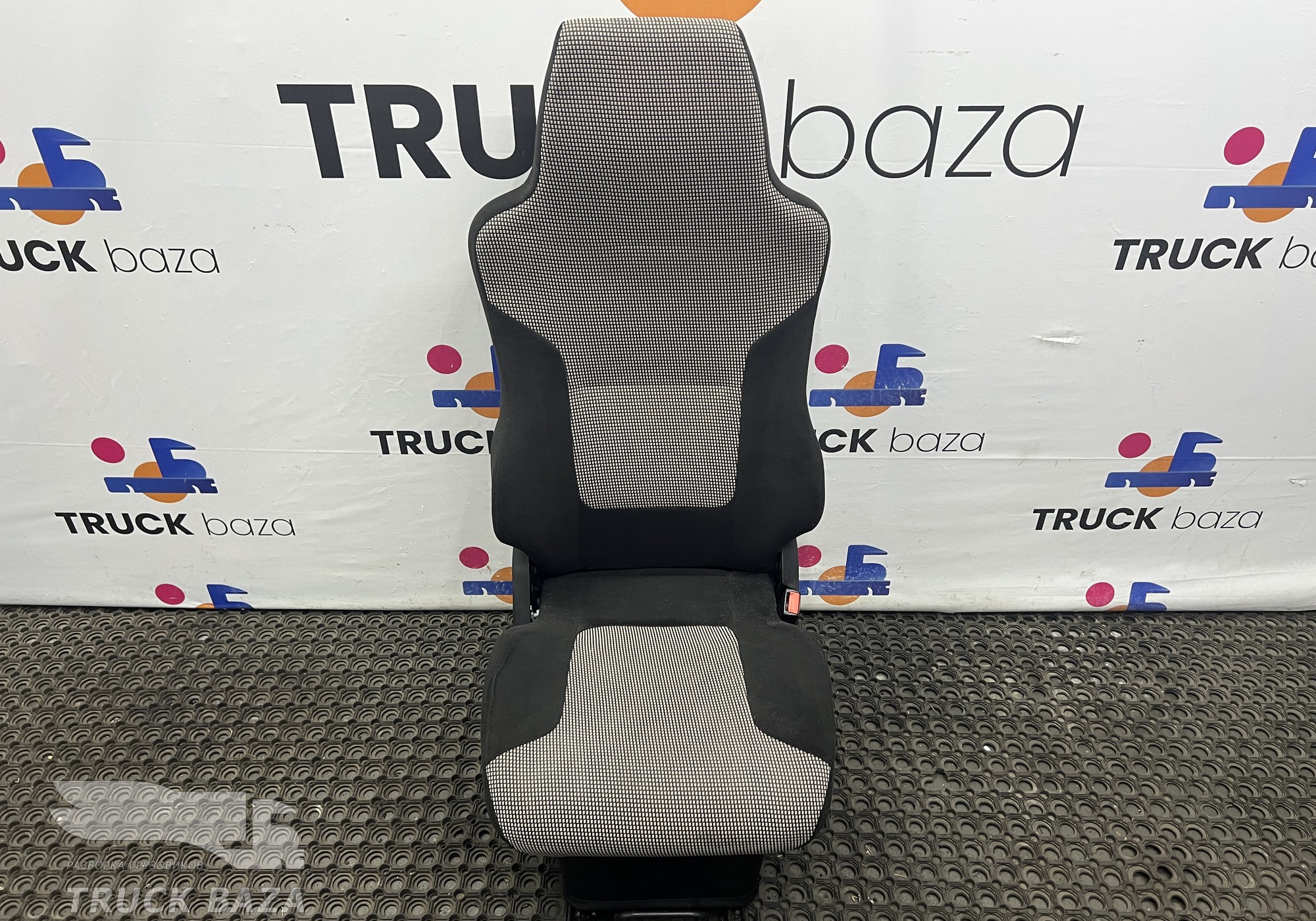 81623076558 Сиденье пассажирское механическое для Man TGX II (с 2012)