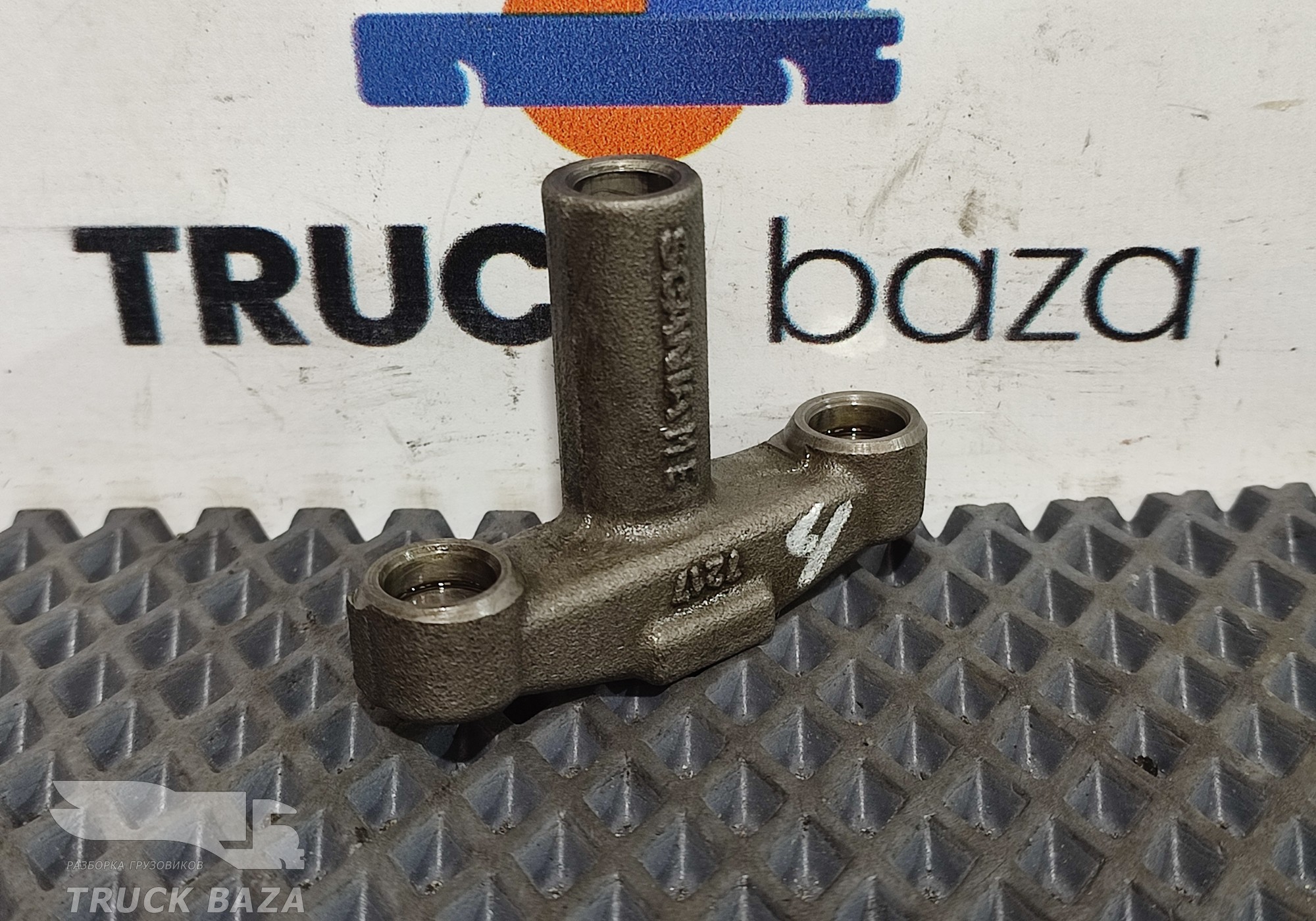 1916210 Коромысло