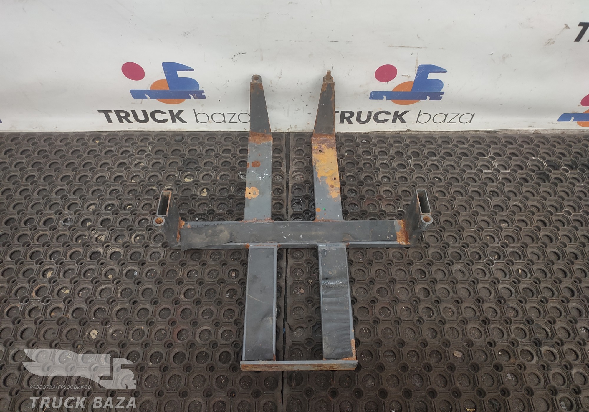 1477484 Кронштейн ящика АКБ