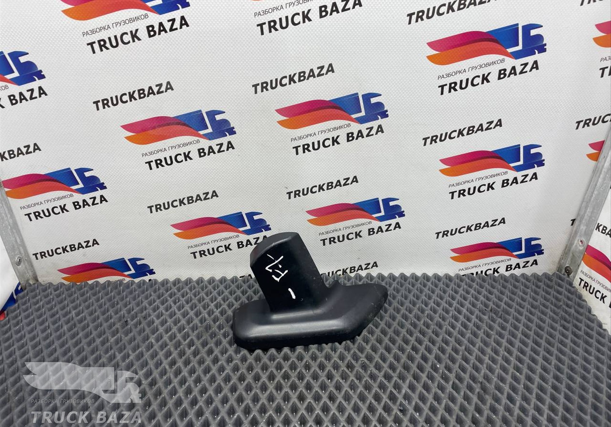 JC4617C728BAW Накладка зеркала для Ford F-MAX (с 2018)