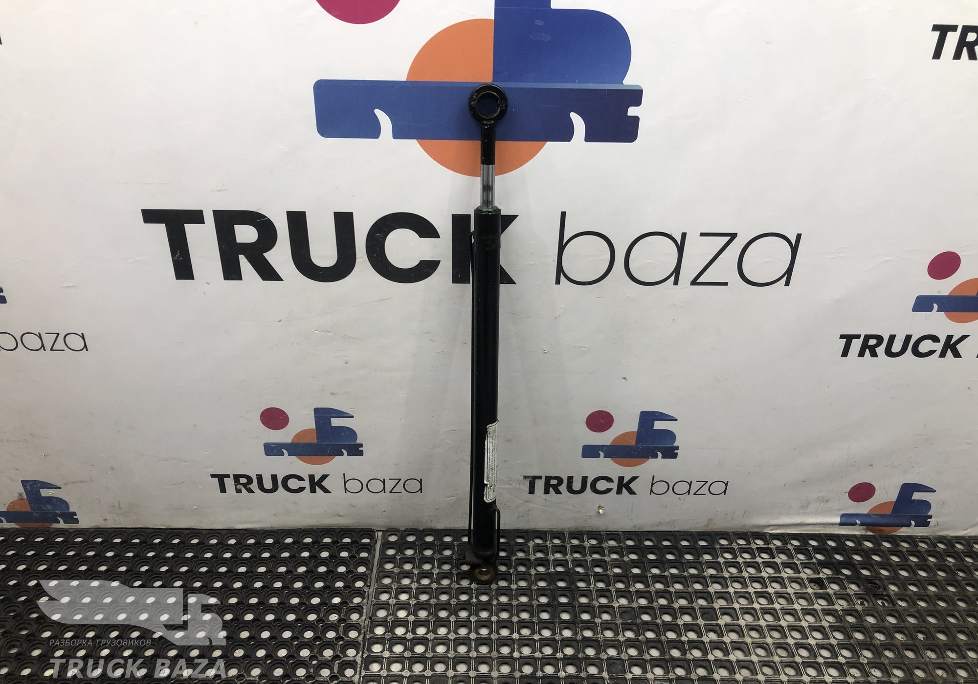 81417236123 Цилиндр подъема кабины