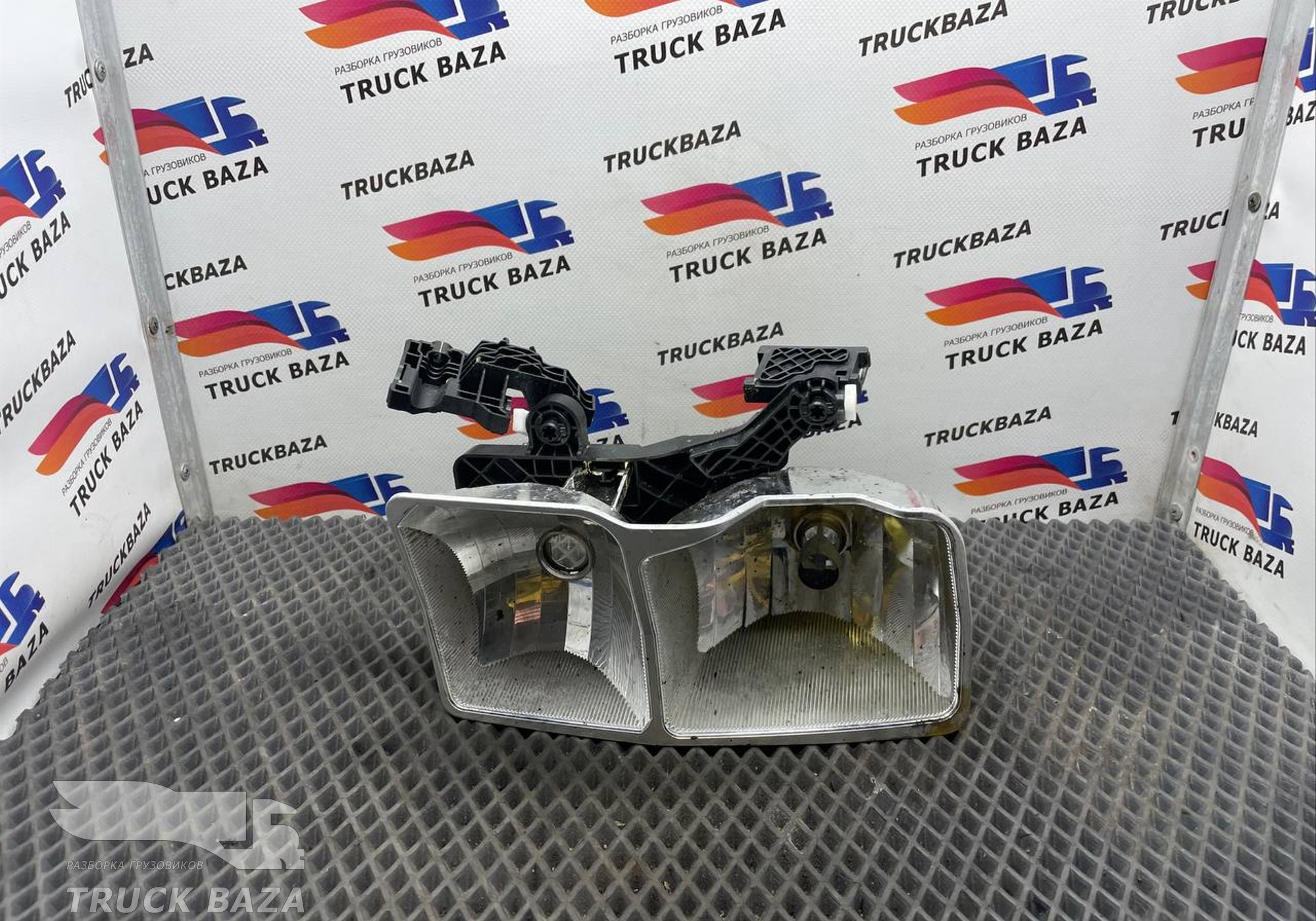 1066002R Отражатель фары правый для Man TGX TG3 (с 2020)