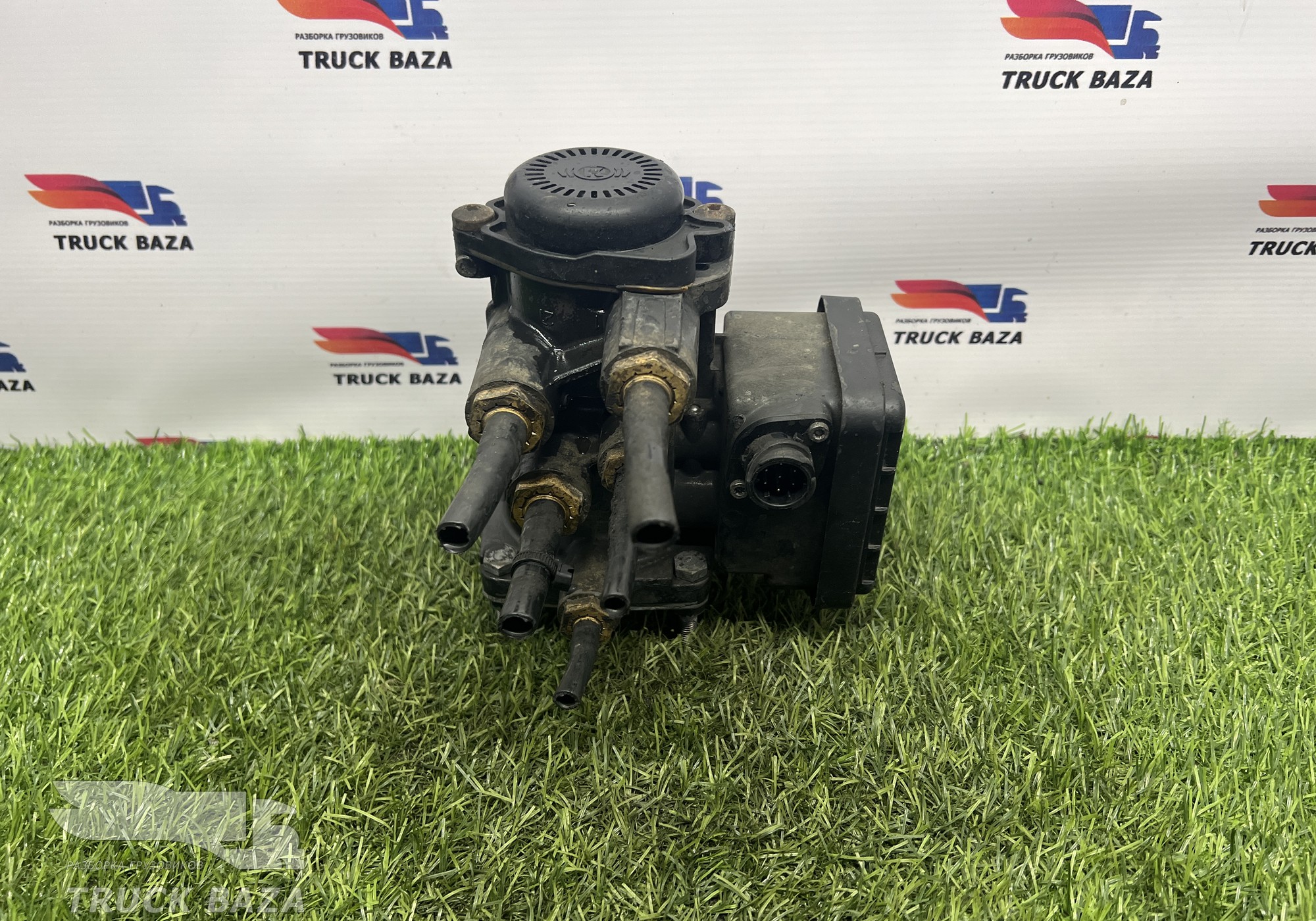 81523016213 Кран управления тормозами прицепа