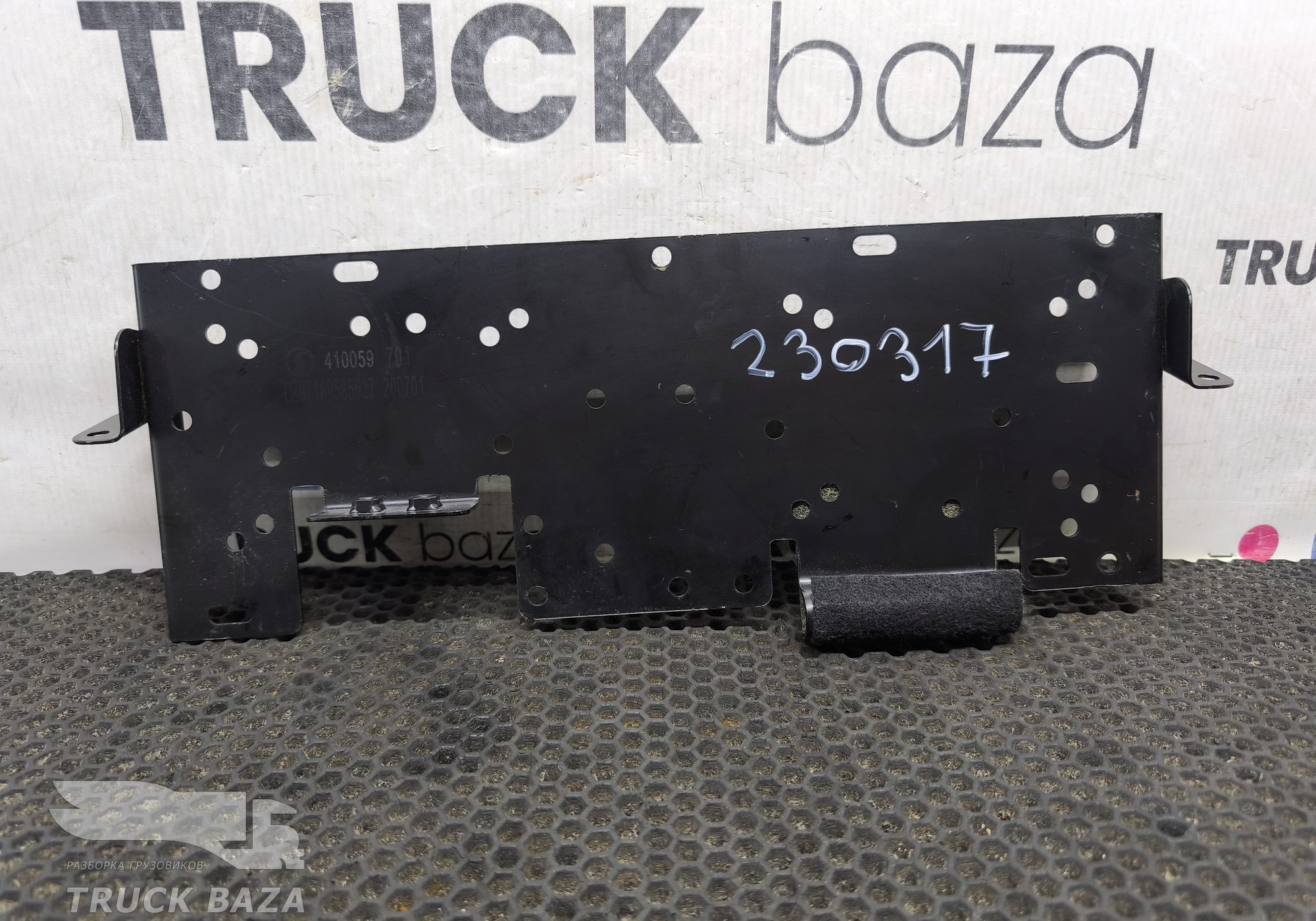 DZ97189585627 Кронштейн торпедо для Shacman X3000 (с 2014)