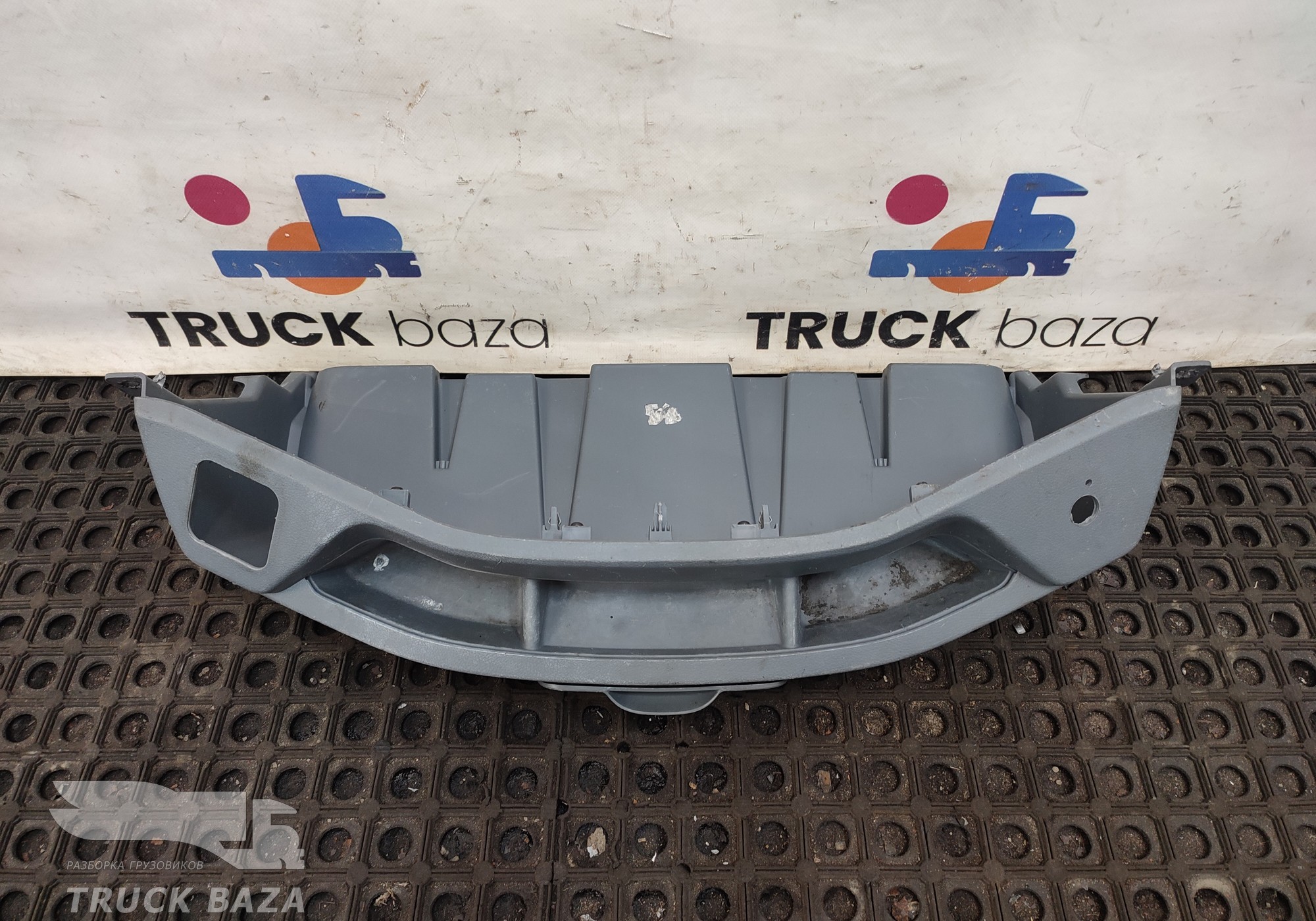 9406800680 Накладка на торпедо средняя часть