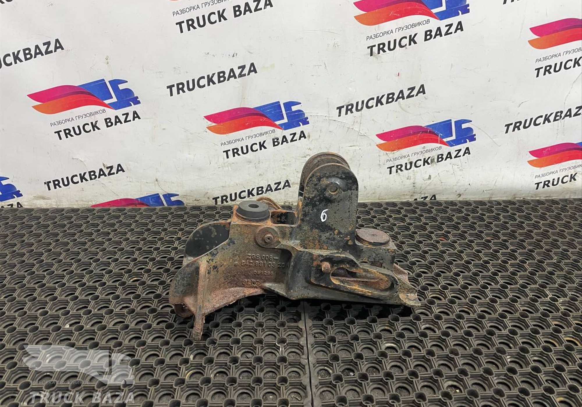 9428910320 Кронштейн кабины передний левый для Mercedes-Benz Actros MP1 (с 1996 по 2003)