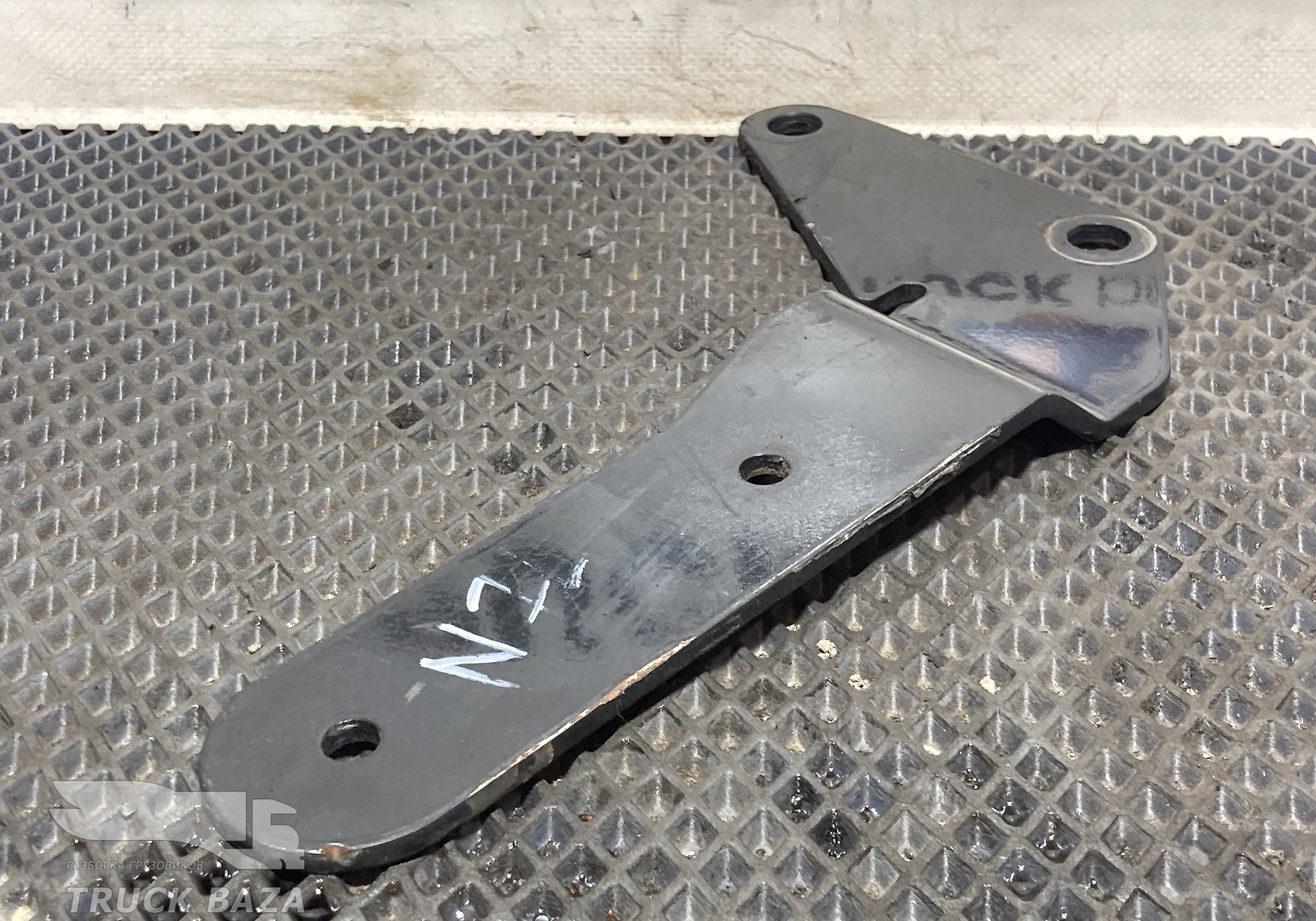 81192400064 Кронштейн шумоизоляции двигателя для Man TGS II (с 2012)