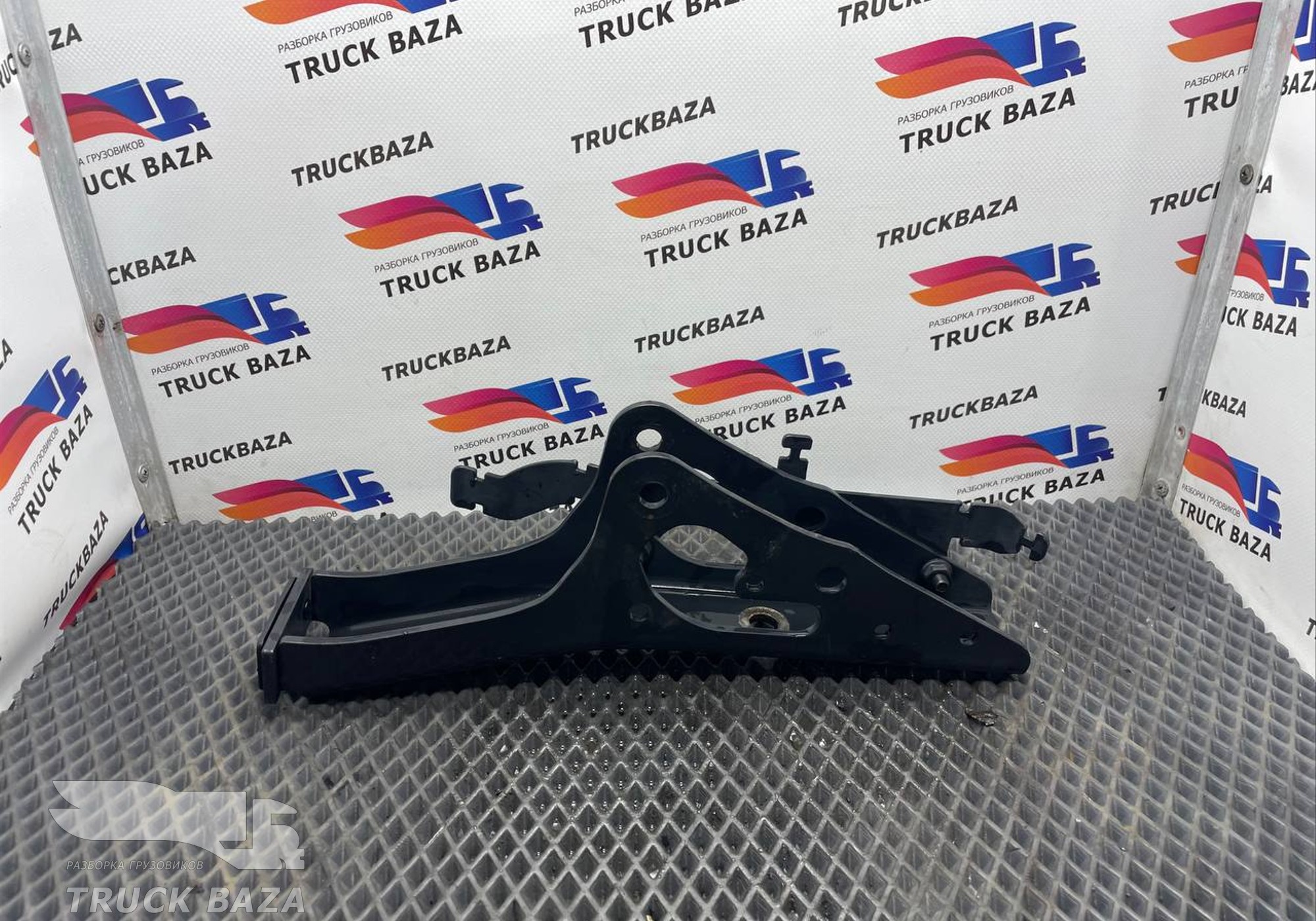 81417010092 Кронштейн подушки кабины передний для Man TGA