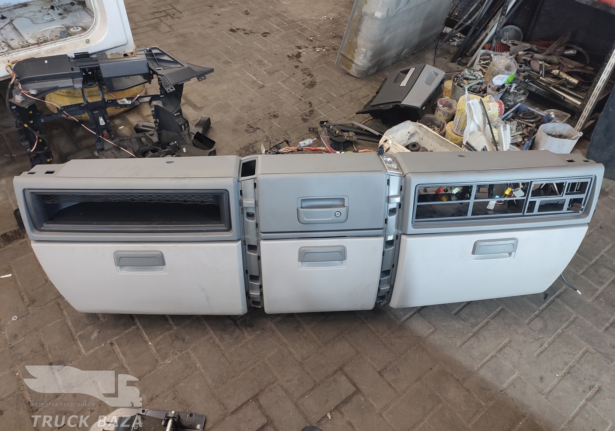 82360936 Консоль кабины верхняя для Renault T (с 2013)