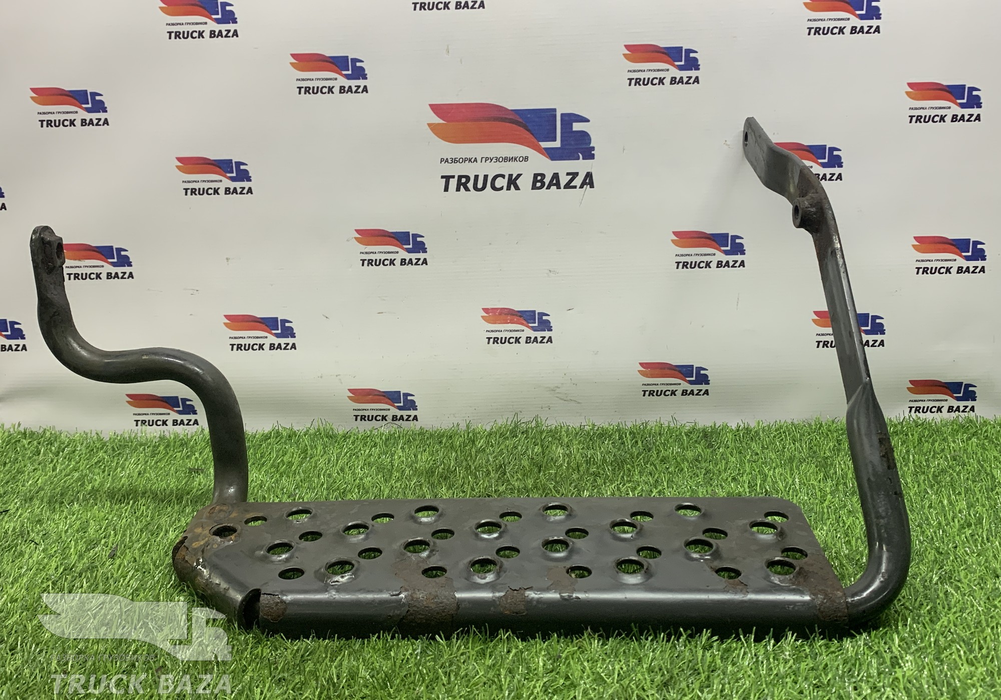 1490173 Подножка АКБ