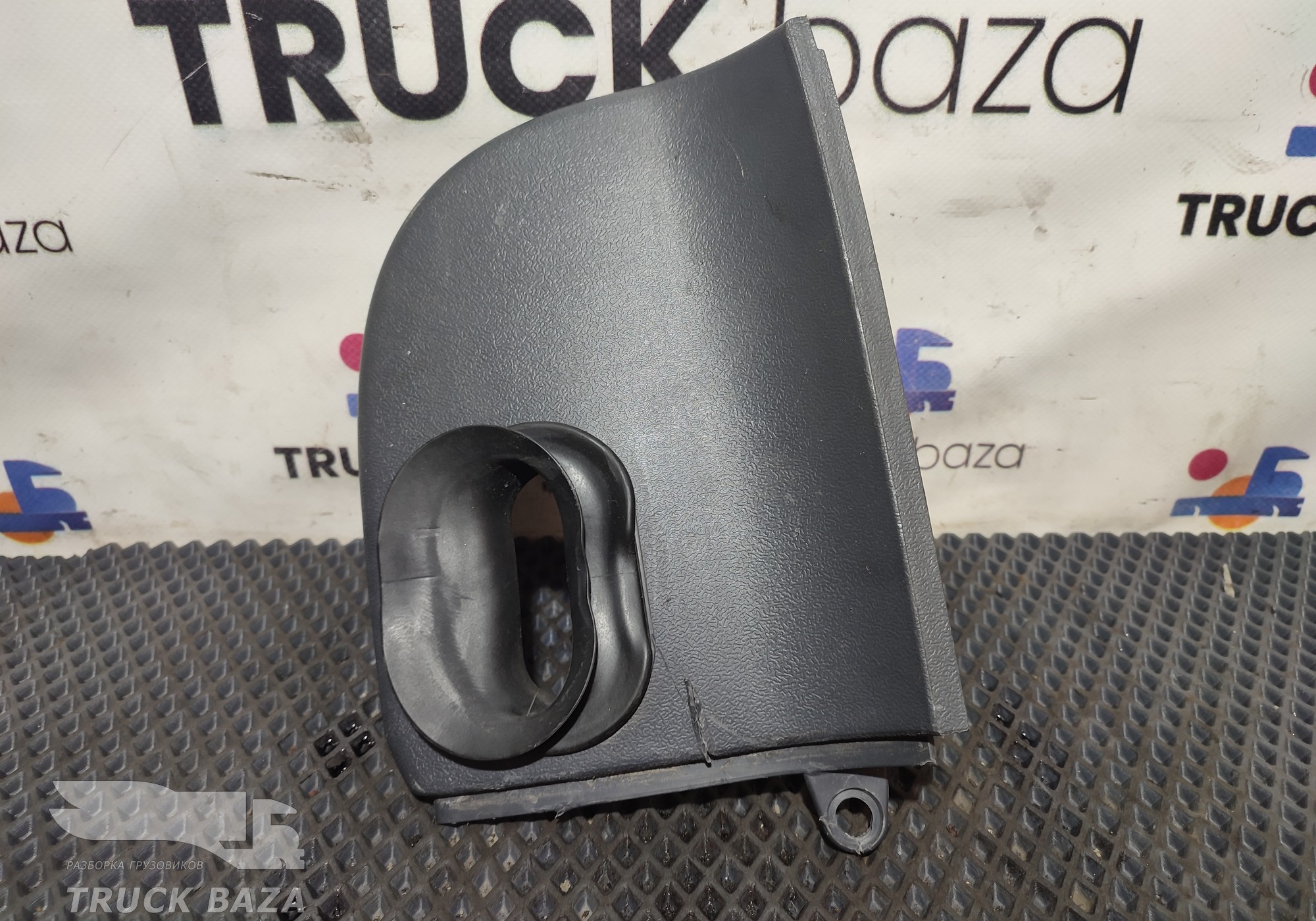 1736340 Накладка торпедо