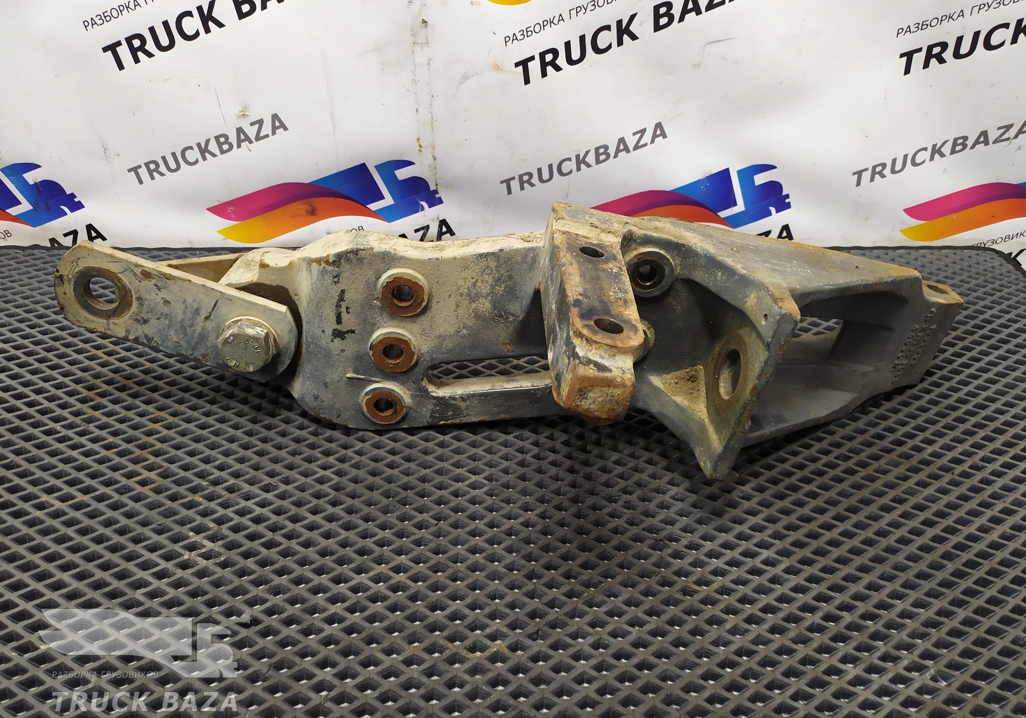 1395309 Кронштейн передней рессор для Daf CF