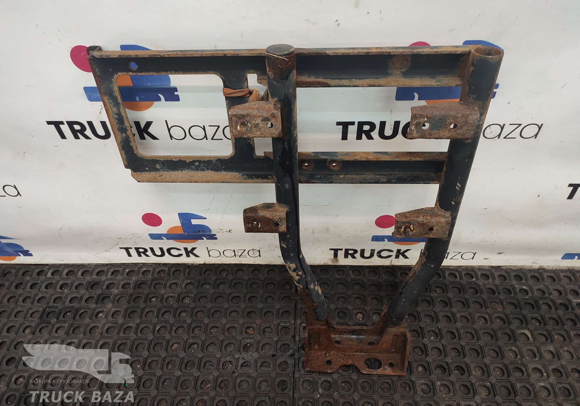 5490840315040 Кронштейн крыла передний правый для КАМАЗ 5490 (с 2013)