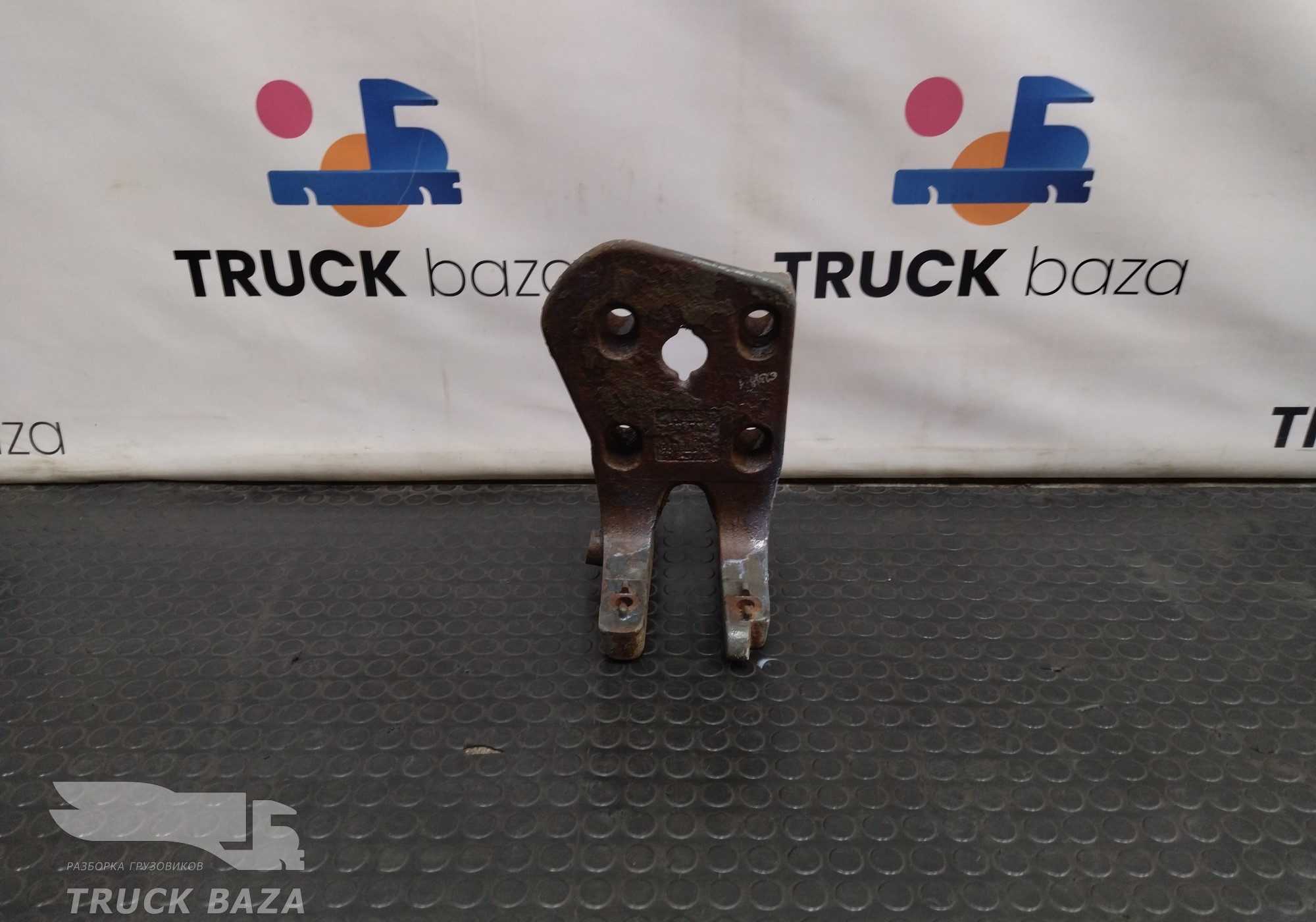 20806896 Кронштейн пневморессоры правый для Volvo FM