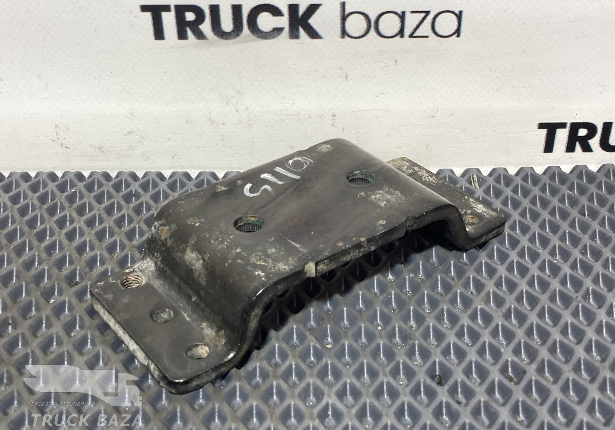 2471160 Кронштейн трубопровода