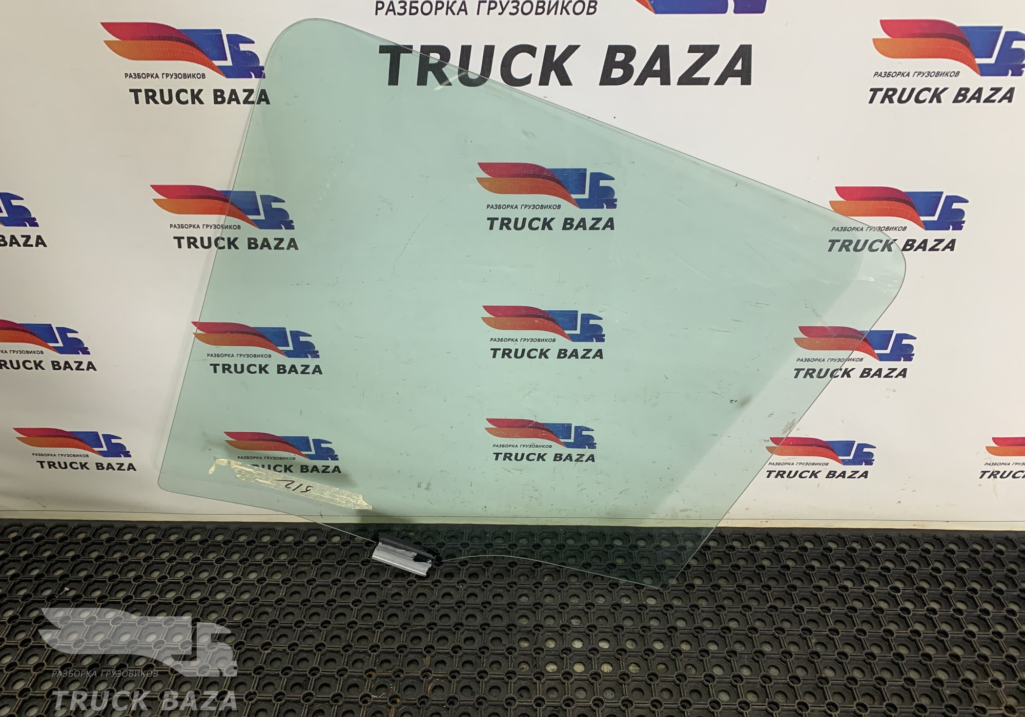 1306260 Стекло двери правой для Scania 4-series