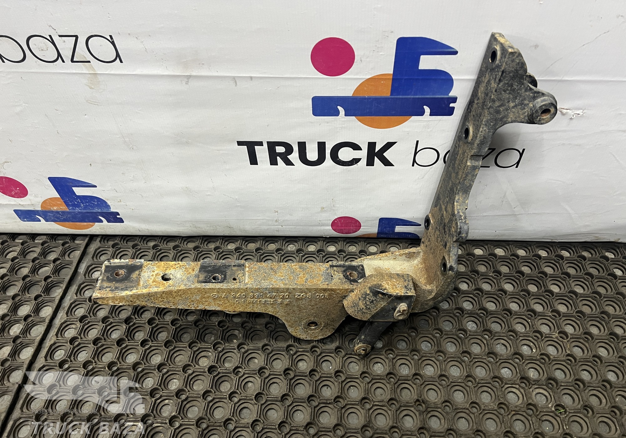 A9408914720 Кронштейн торсиона кабины правый