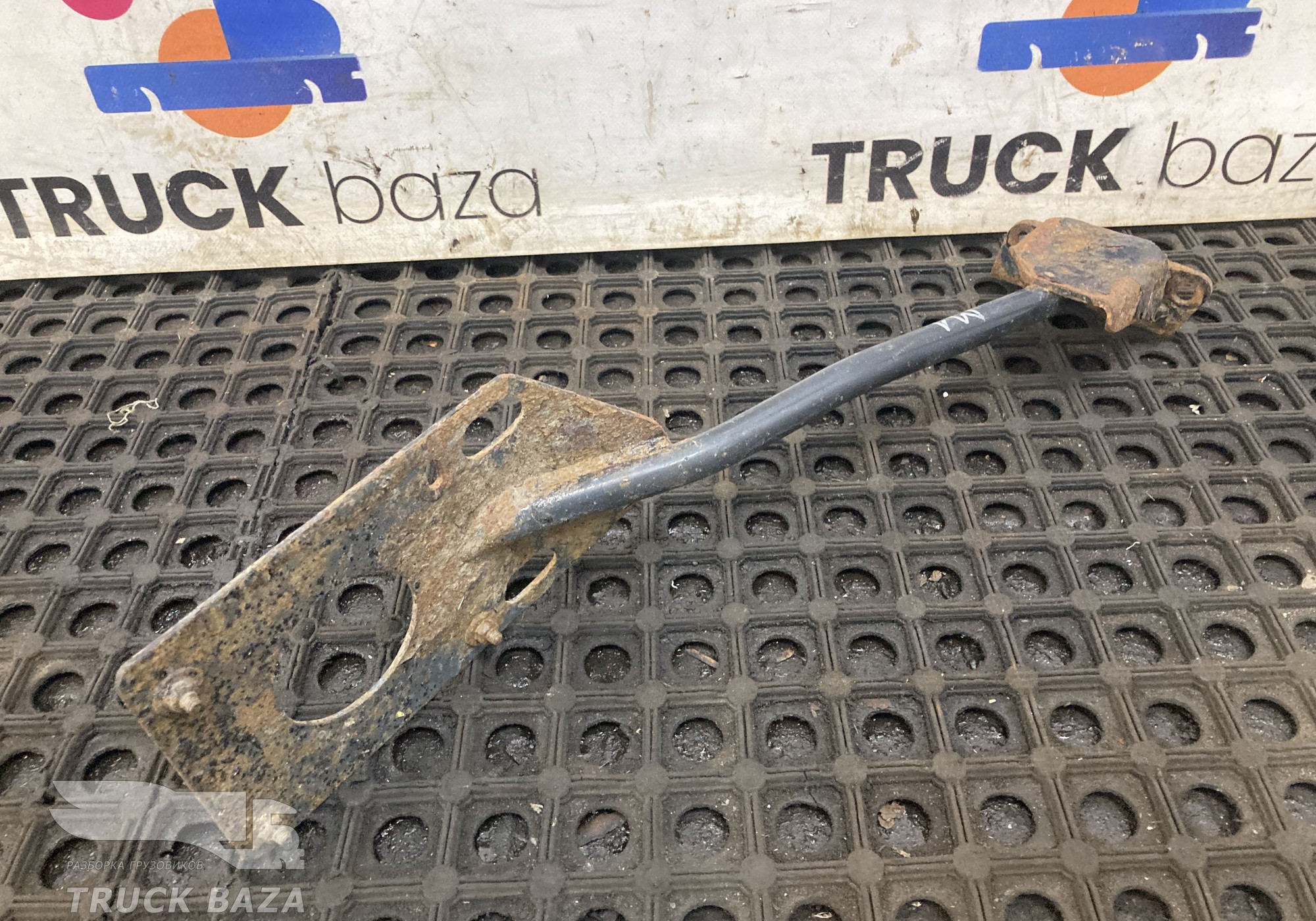 81612435418 Кронштейн крыла переднего правый для Man TGS