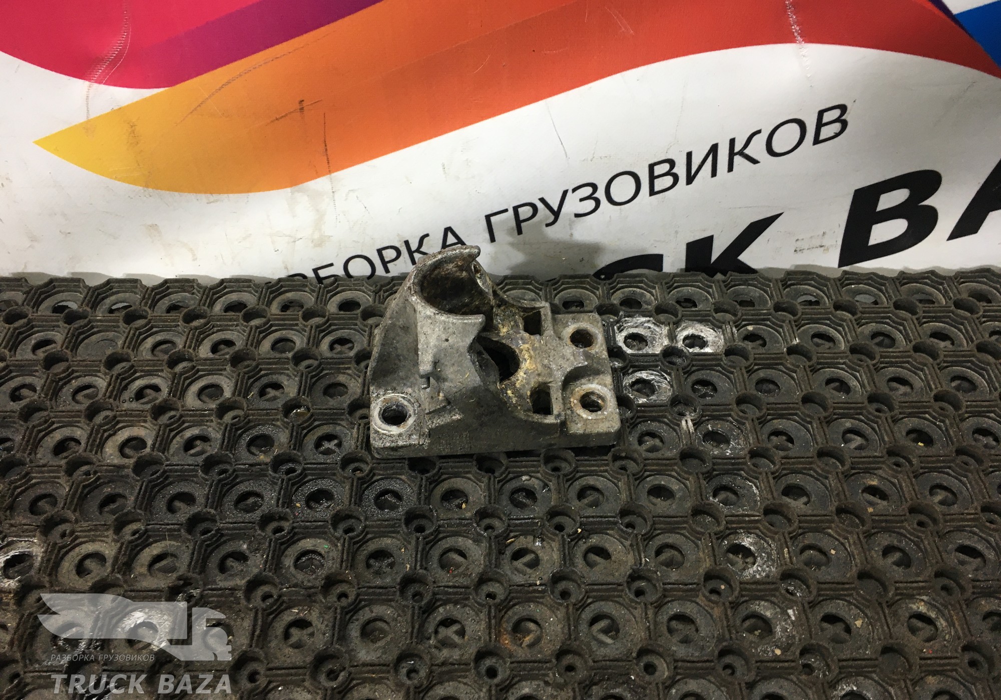 21213202 Кронштейн крыла заднего для Renault Magnum IV DXi (с 2005 по 2013)