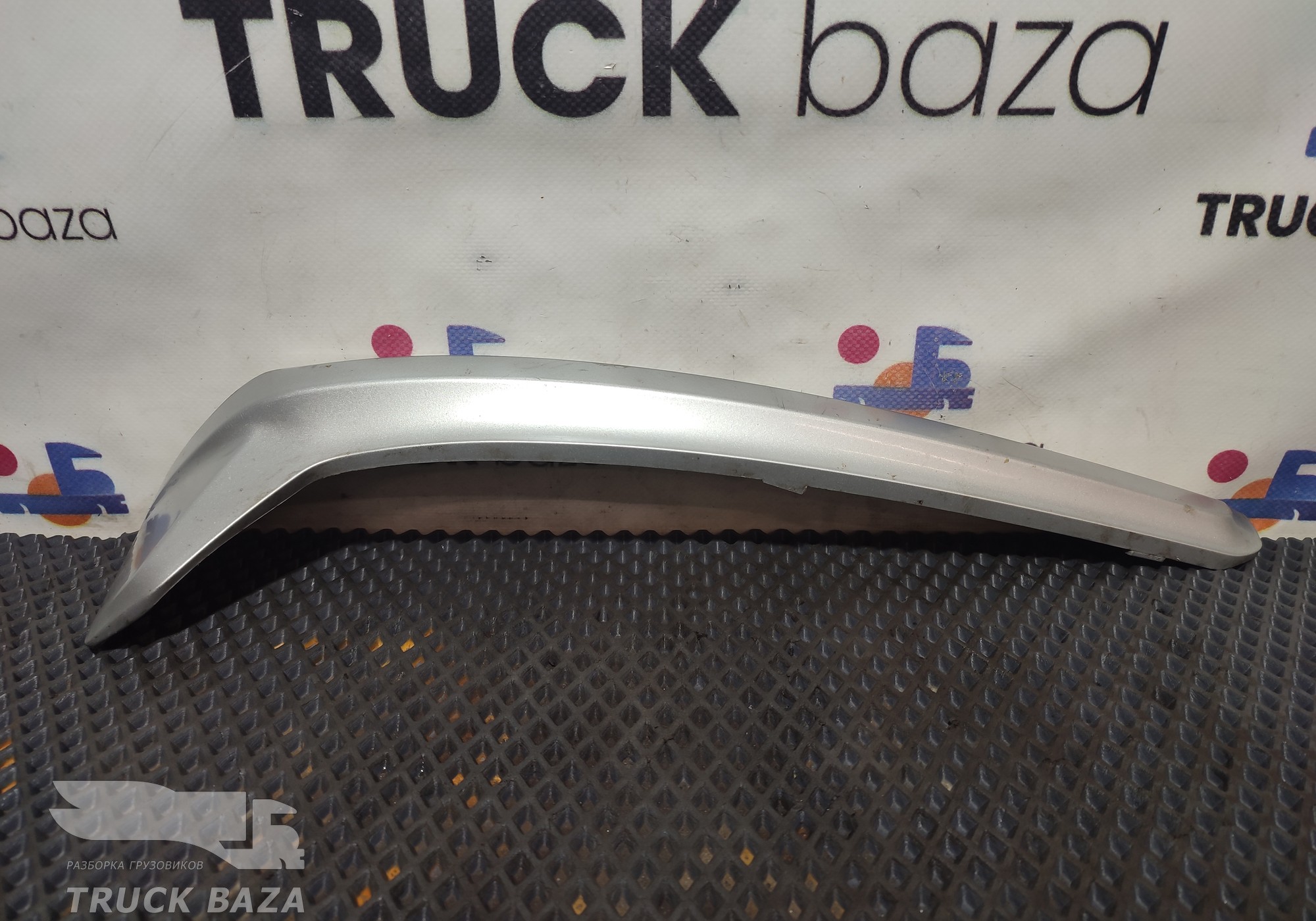 549018416130 Молдинг фары правой для КАМАЗ 54901