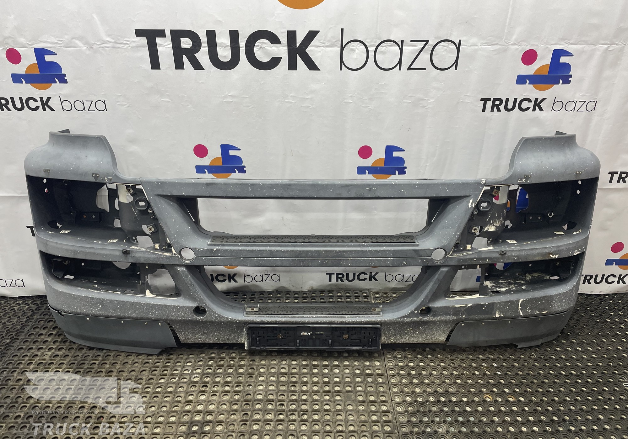 81416100895 Бампер передний