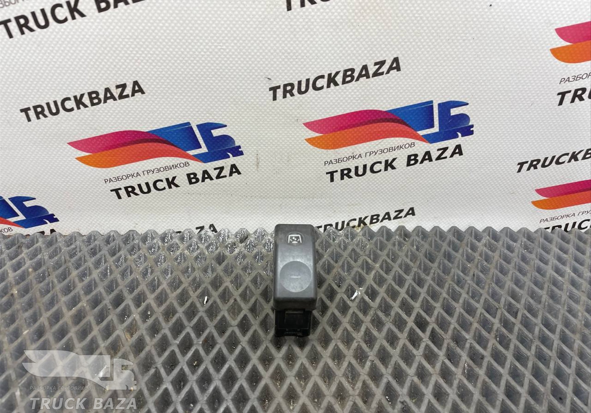 1697146 Кнопка сигнала заднего хода для Daf XF105 (с 2005)