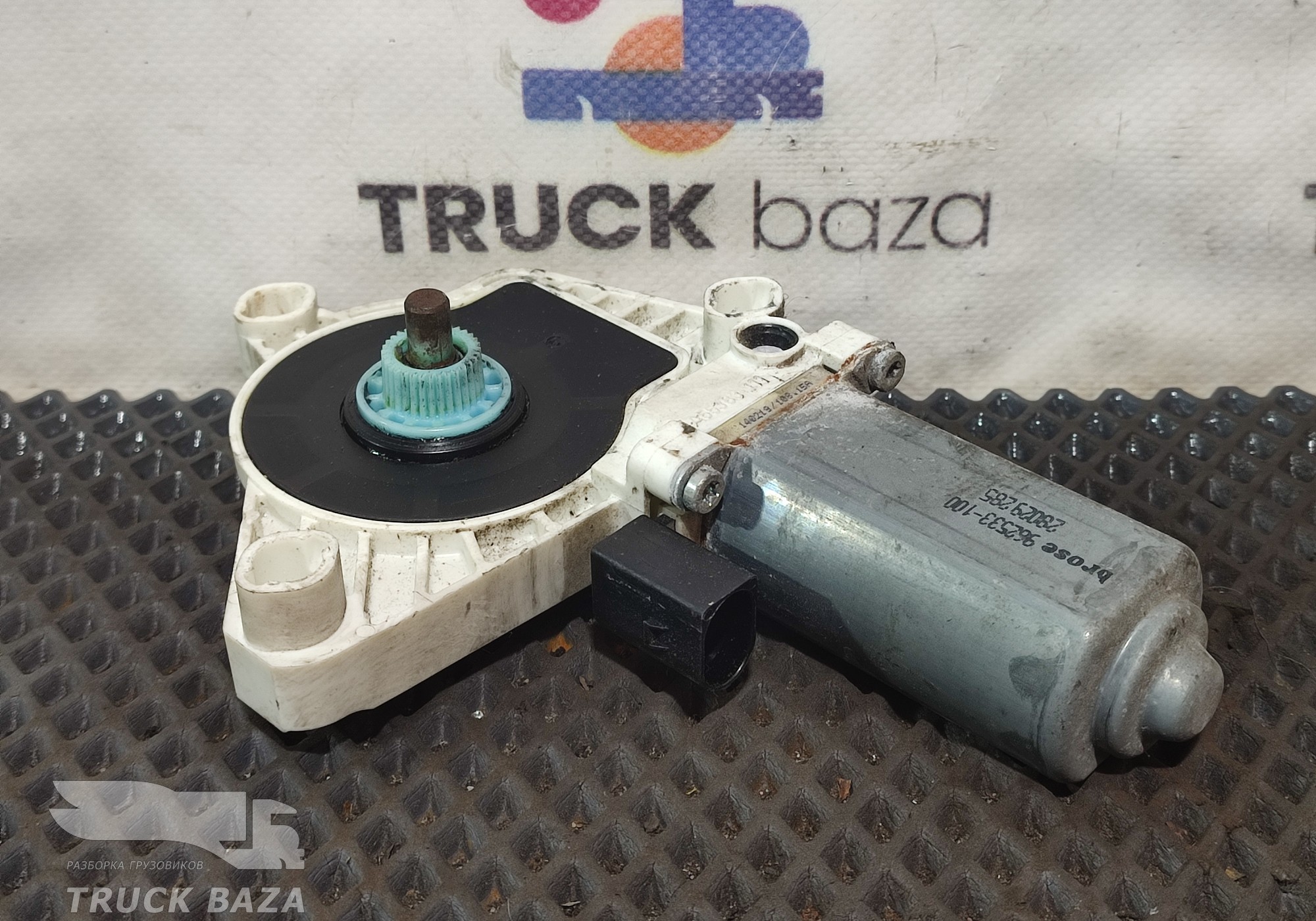 55383110 Моторчик стеклоподъемника правый