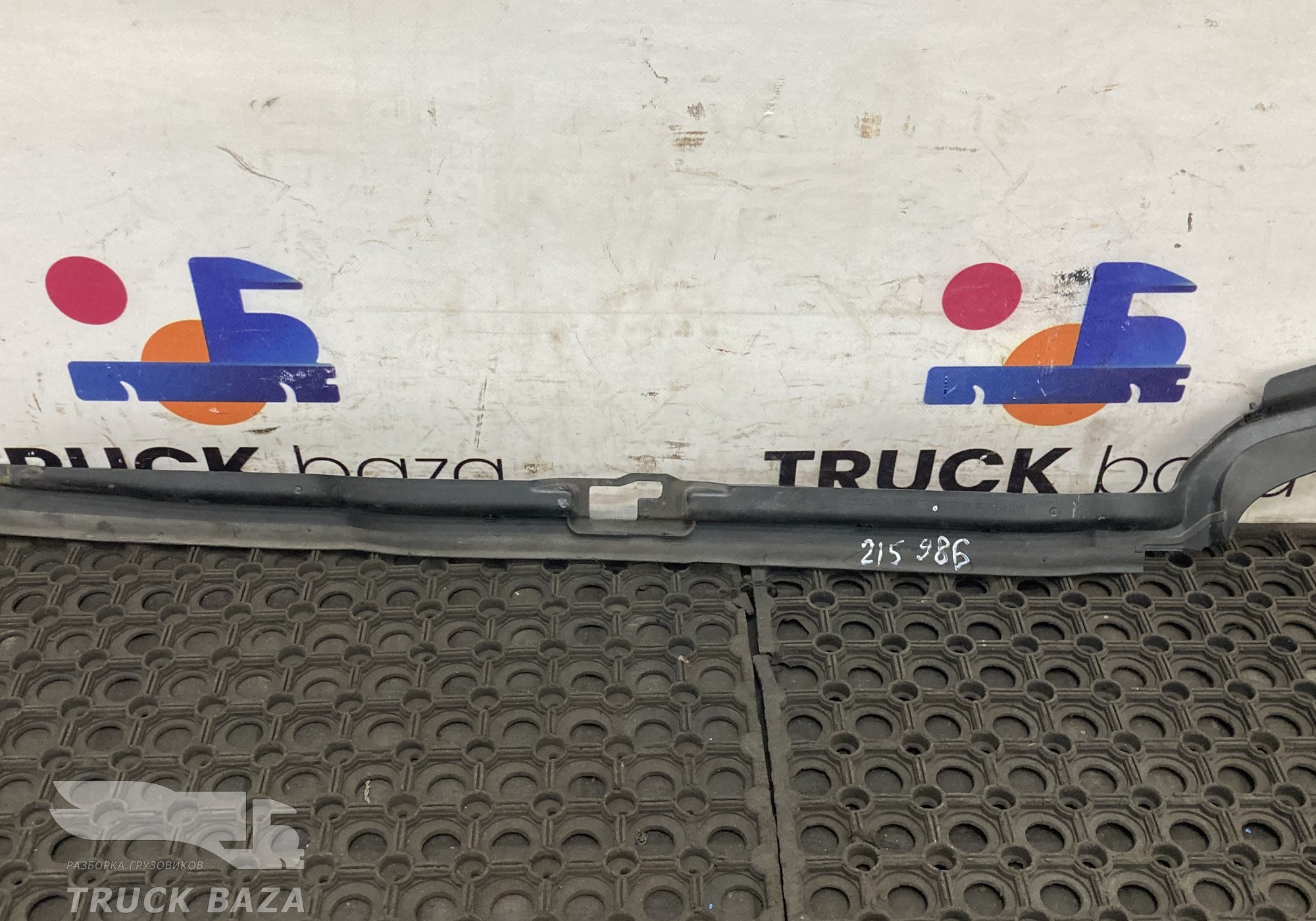 2212000 Уплотнитель двери передний правый для Scania 6-series R (с 2016)