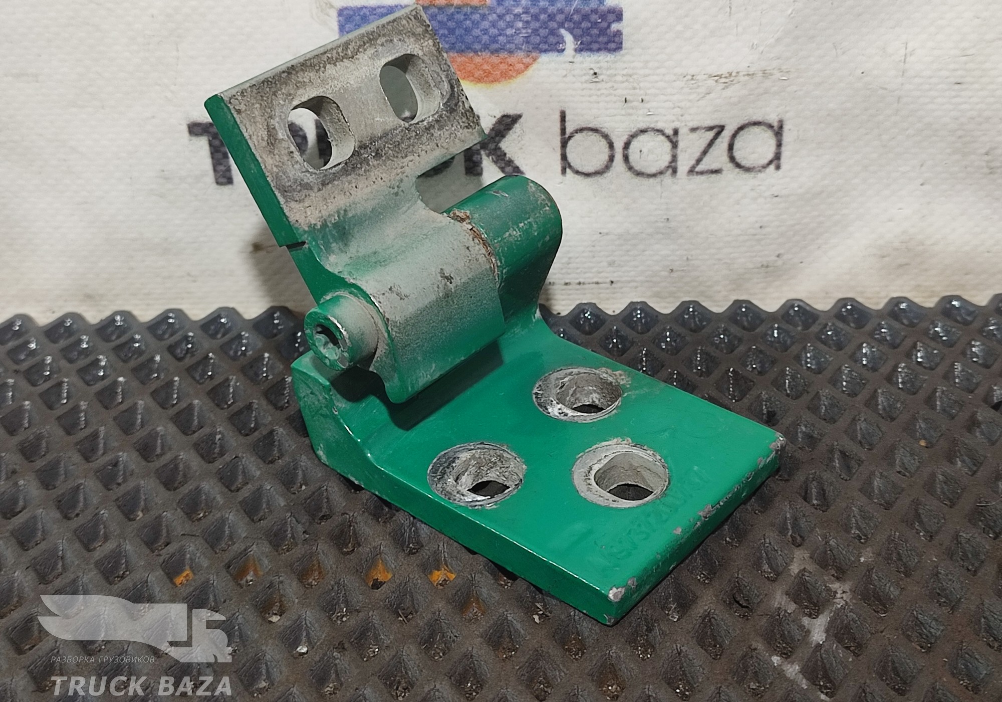 A9737200737 Петля двери левая для КАМАЗ 5490 (с 2013)