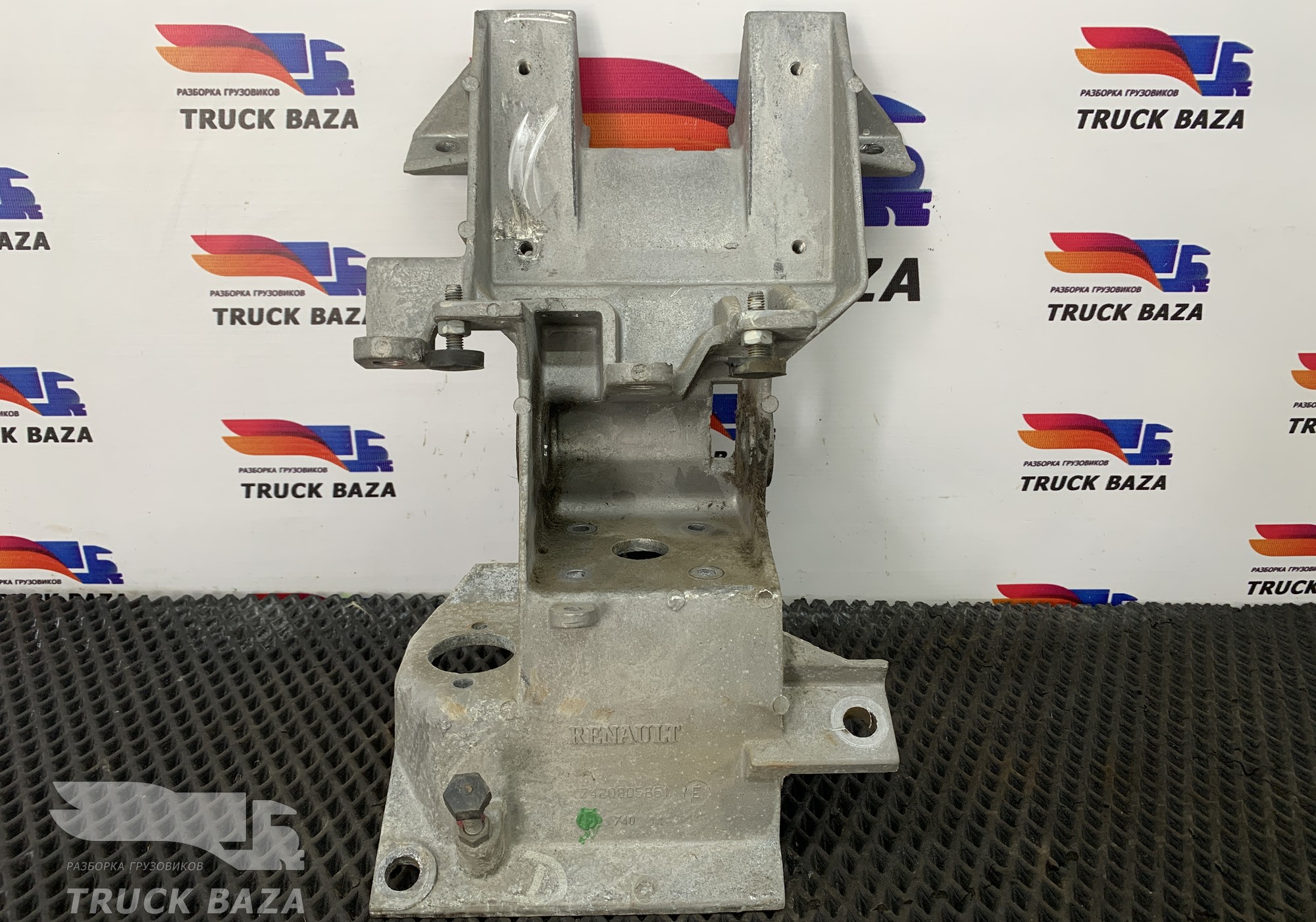 7420805861 Кронштейн блока педалей для Renault