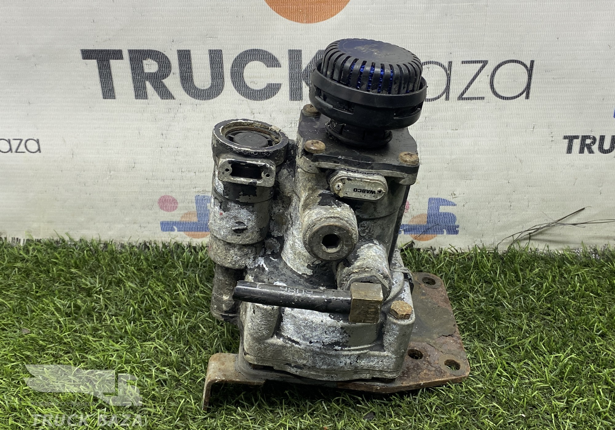 9730090060 Кран управления тормозами прицепа