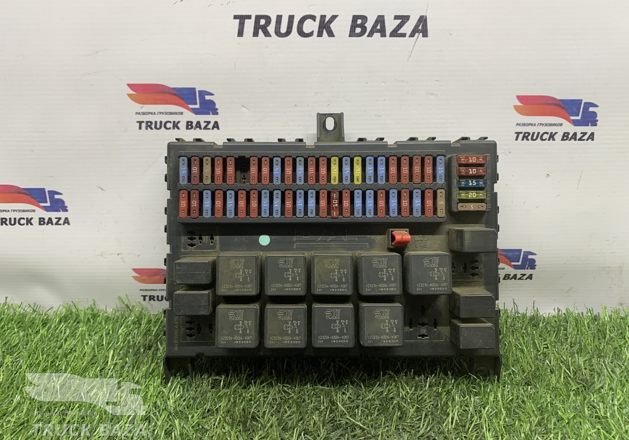 1895428 Блок предохранителей для Daf CF