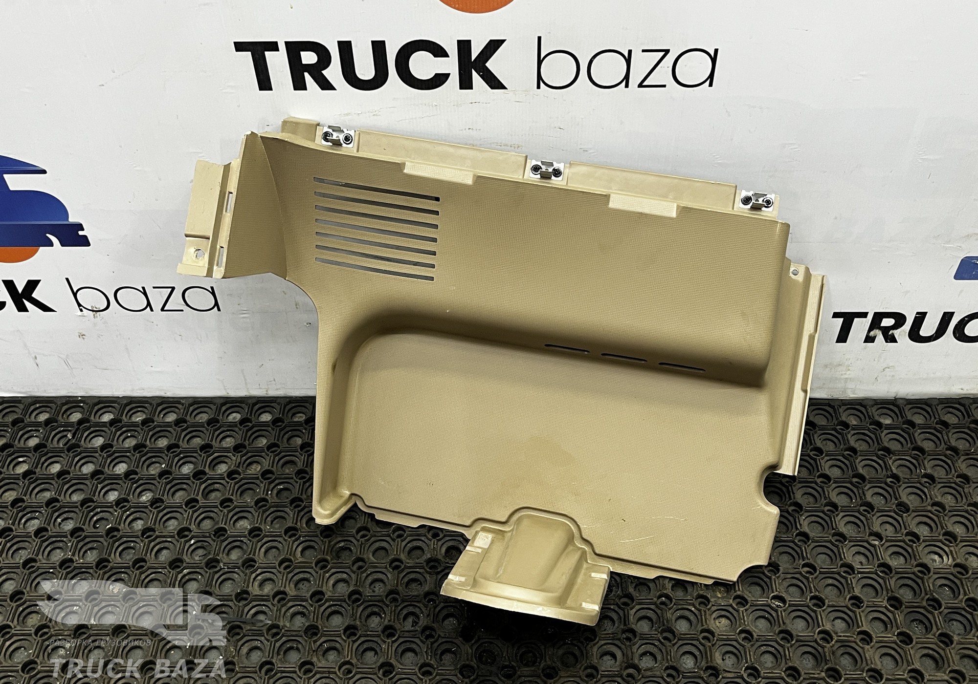 WG1664160565 Накладка торпедо для Sinotruk Howo T5G