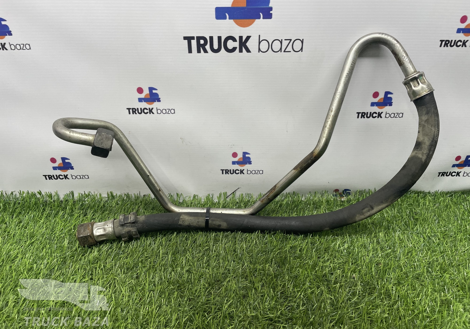 81512010416 Шланг тормозной передний правый