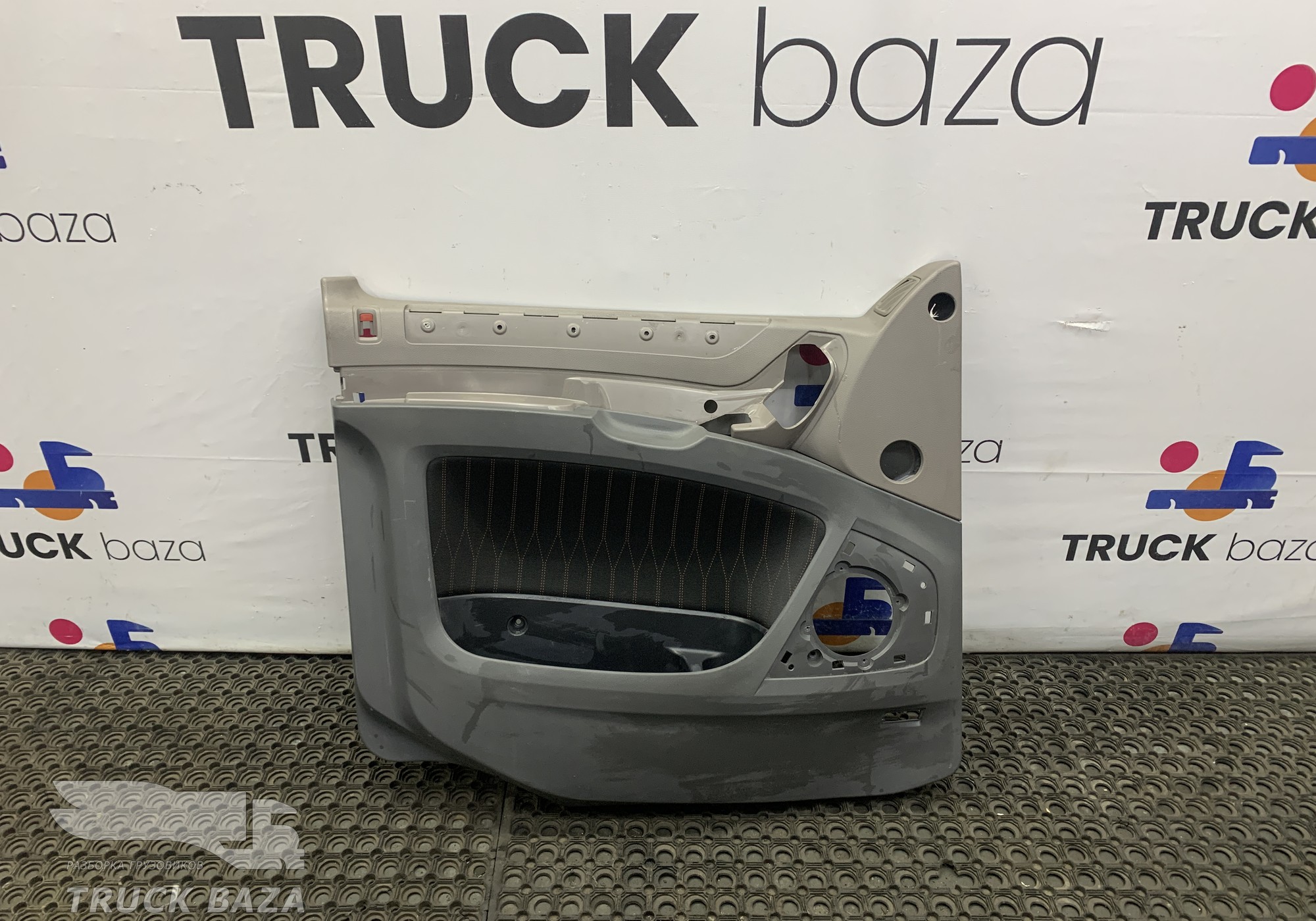 1679385 Обшивка двери левая для Daf