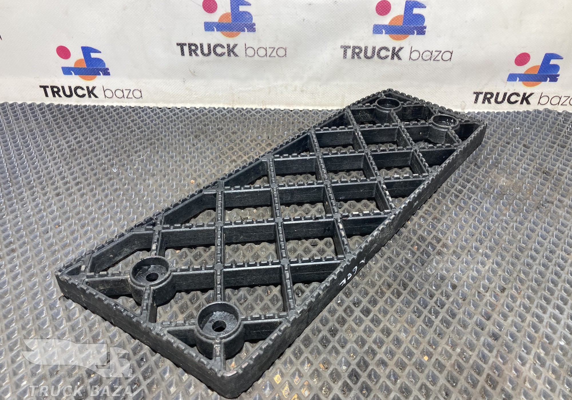 549018405017 Ступенька подножки для КАМАЗ 54901