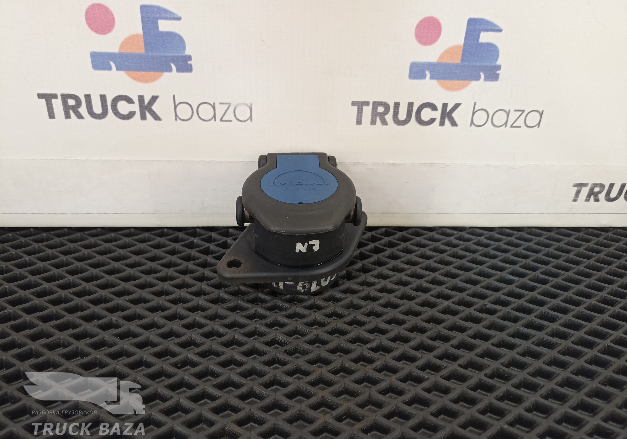 81254326042 Корпус розетки для Mercedes-Benz Actros