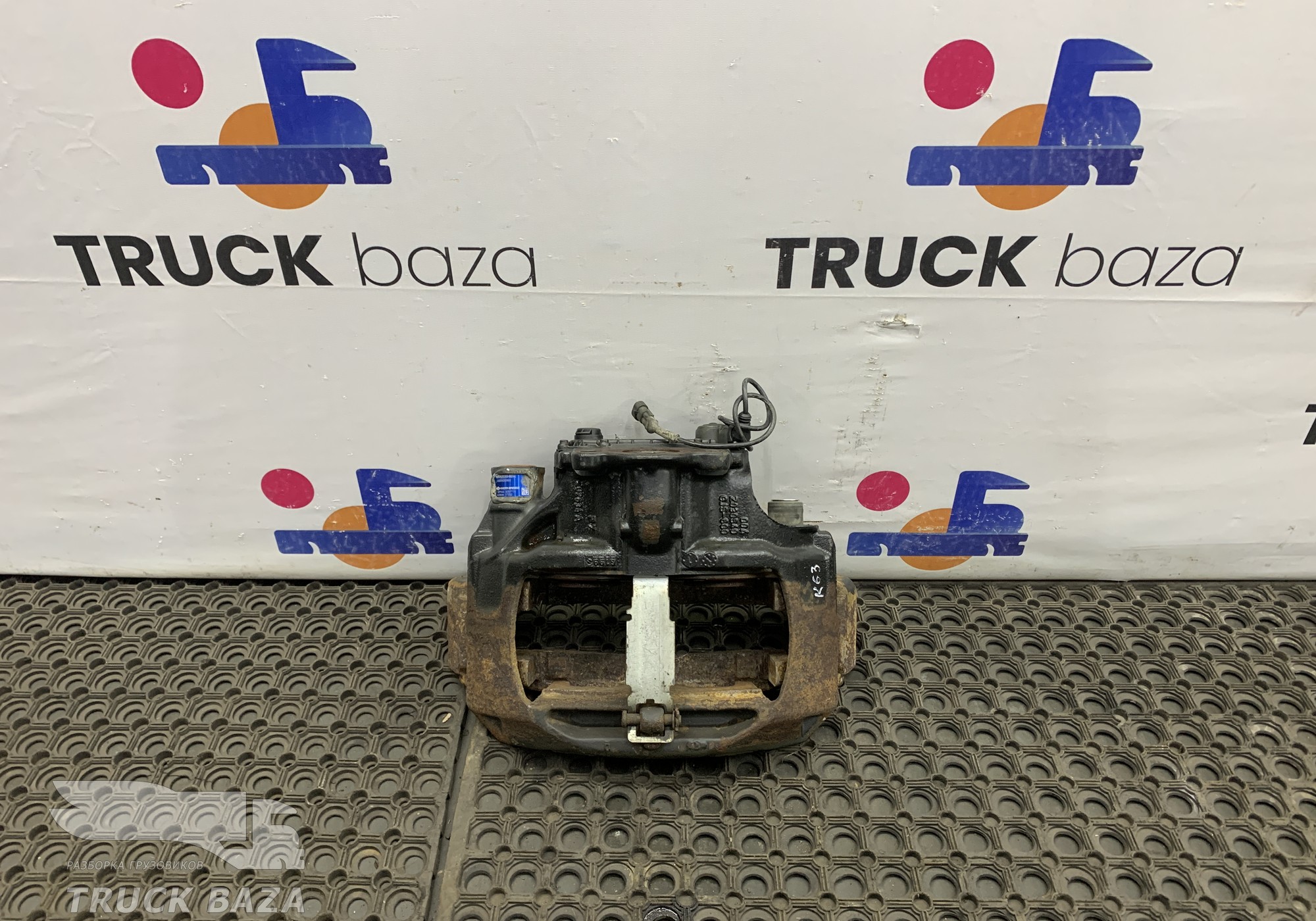 A0004202602 Суппорт задний правый для Mercedes-Benz