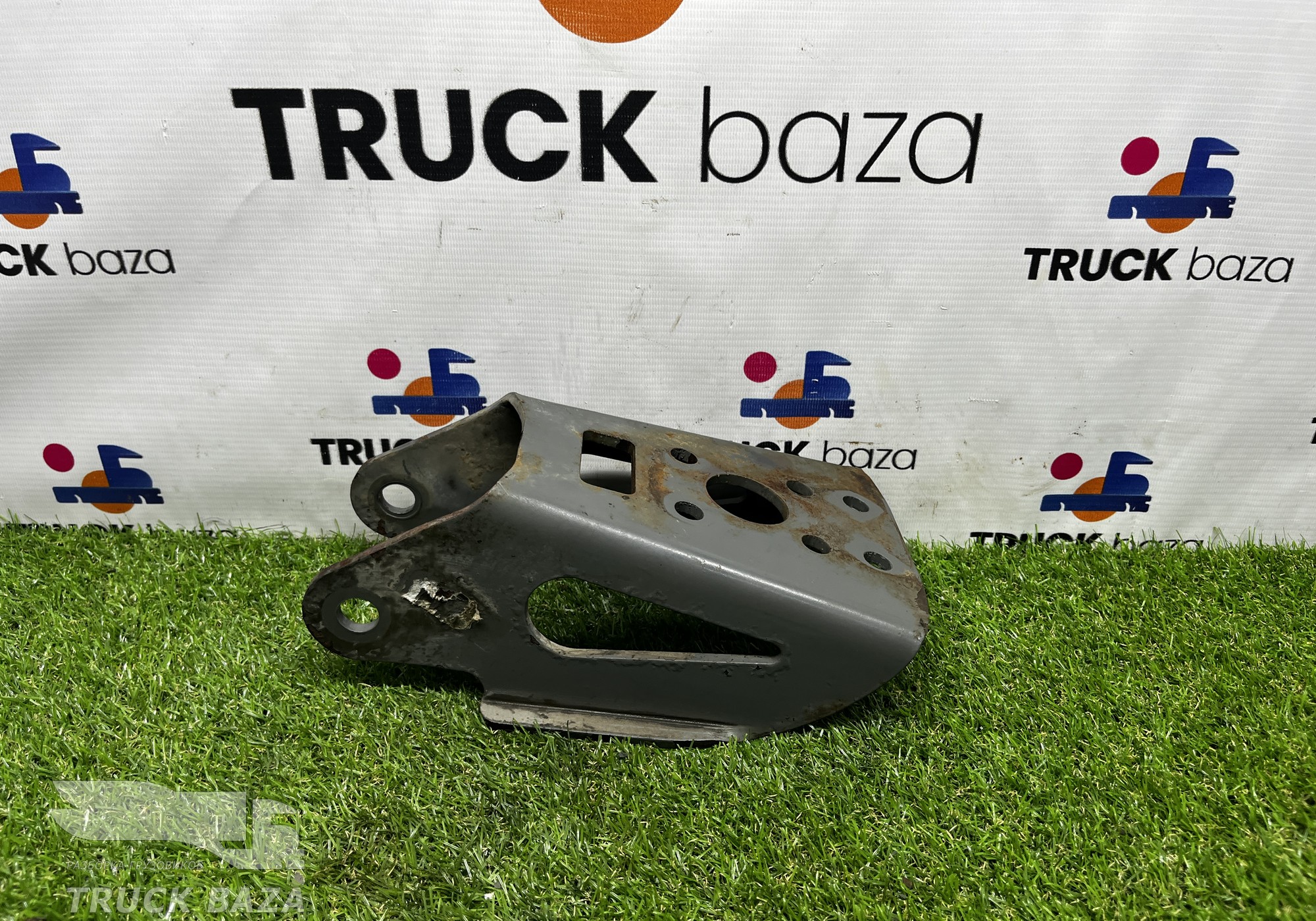 WG9925680047 Кронштейн амортизатора переднего верхний для Sinotruk Howo T5G