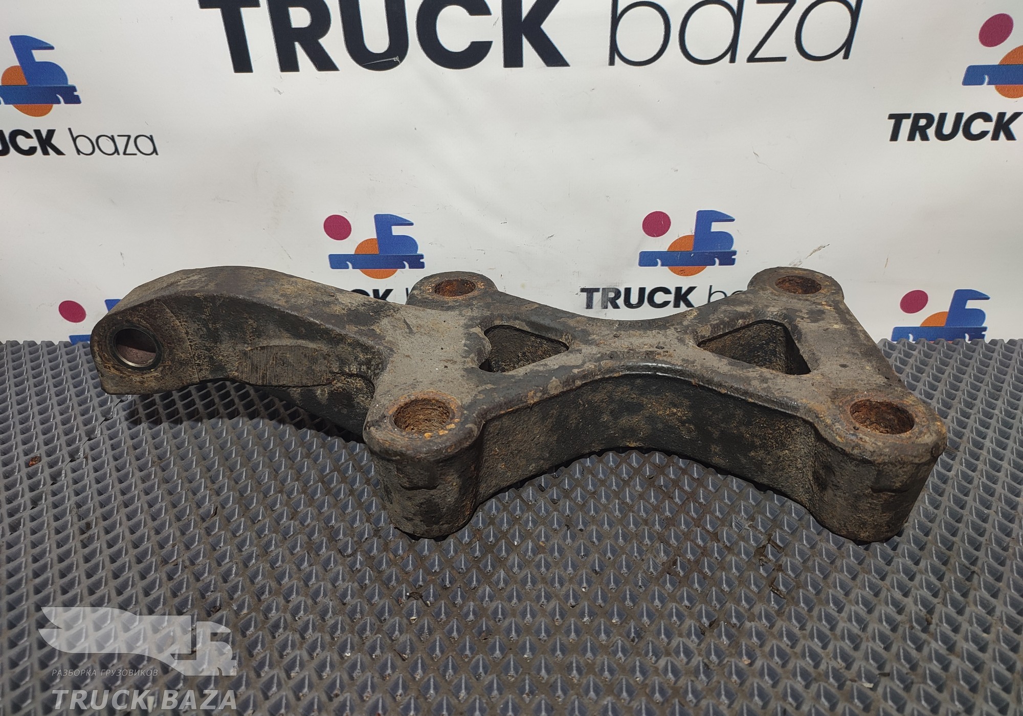 1769882 Кронштейн амортизатора заднего правый