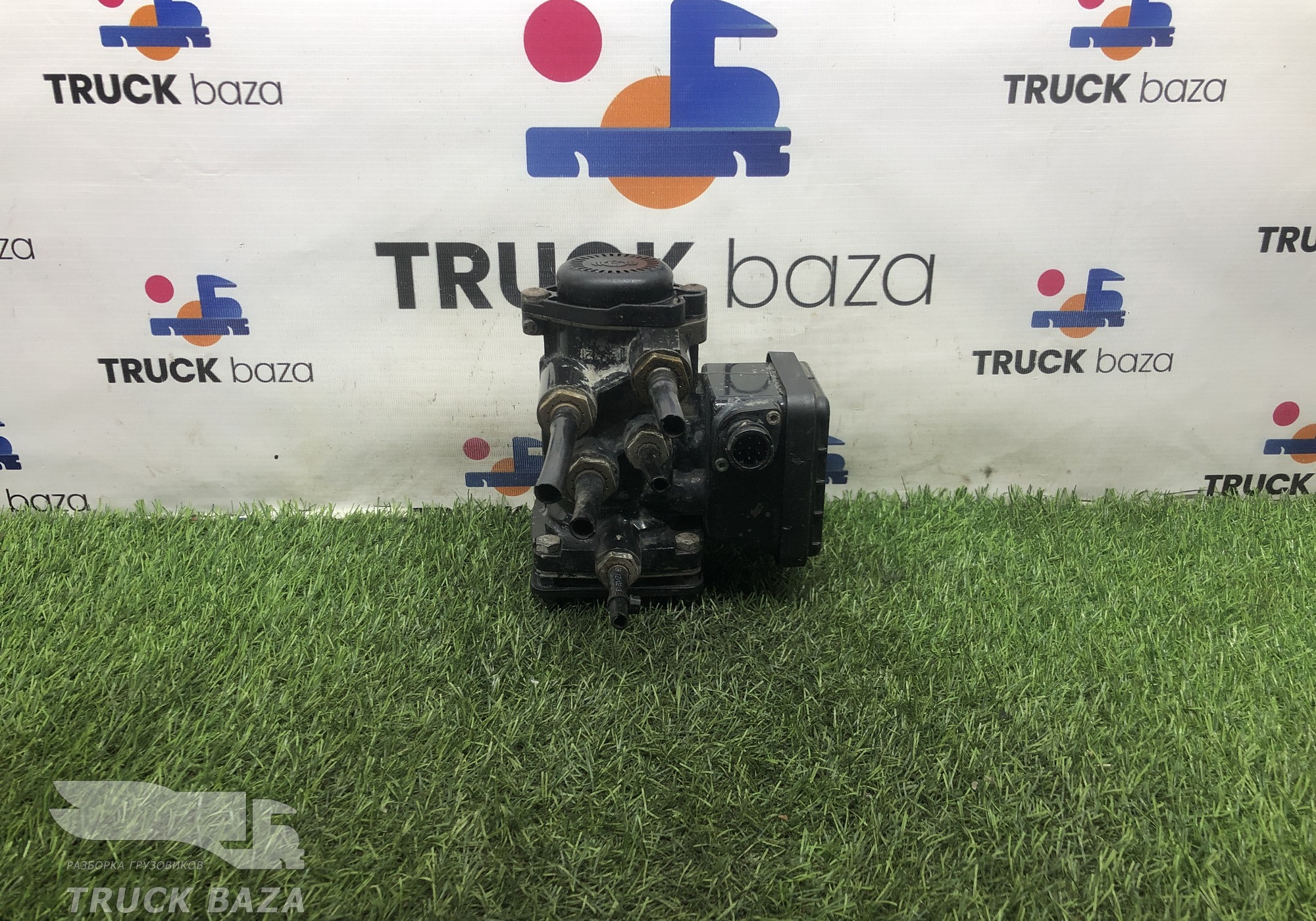 81523016213 Кран управления тормозами прицепа