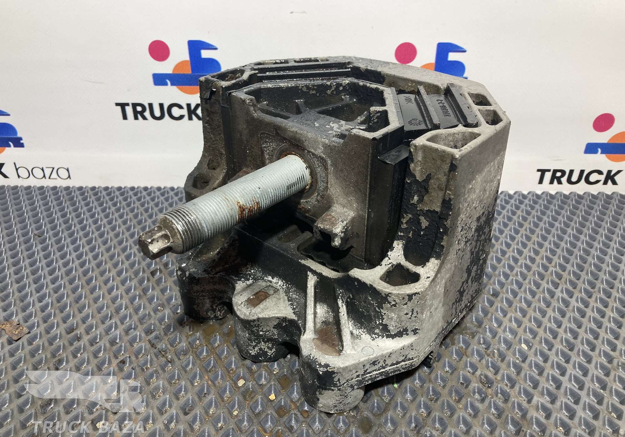 81962100601 Опора двигателя передняя правая